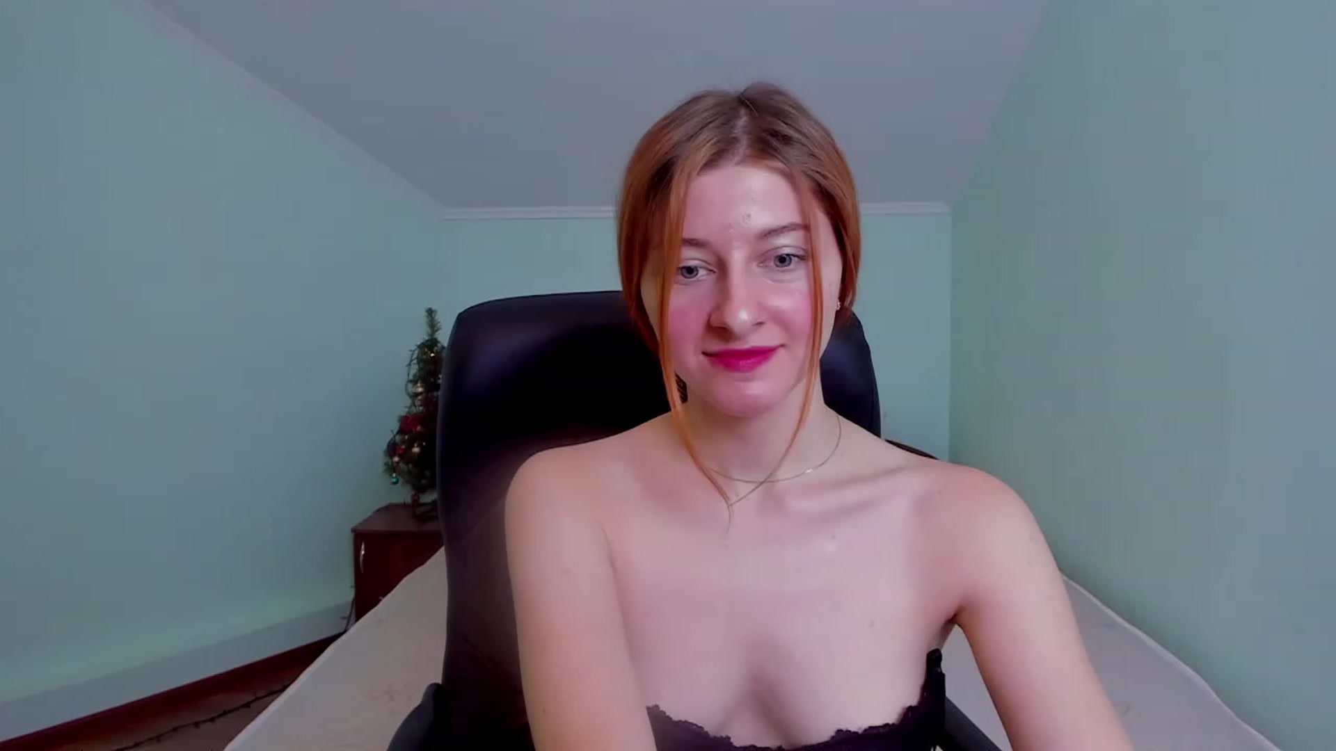 Gallery image thumbnail from Terri_Hims's myfreecams stream on, 12/18/2022, 15:39 image 10 of 20