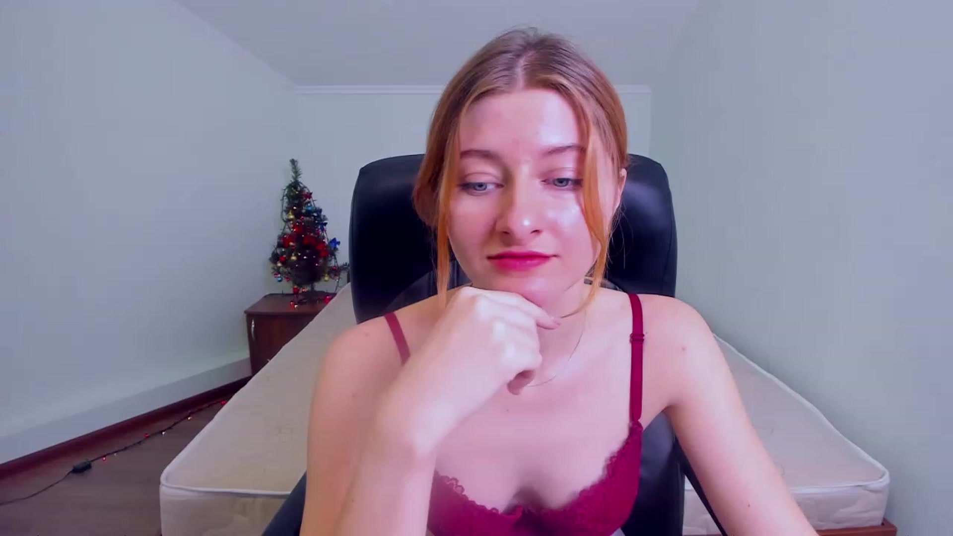 Gallery image thumbnail from Terri_Hims's myfreecams stream on, 12/21/2022, 17:41 image 2 of 20