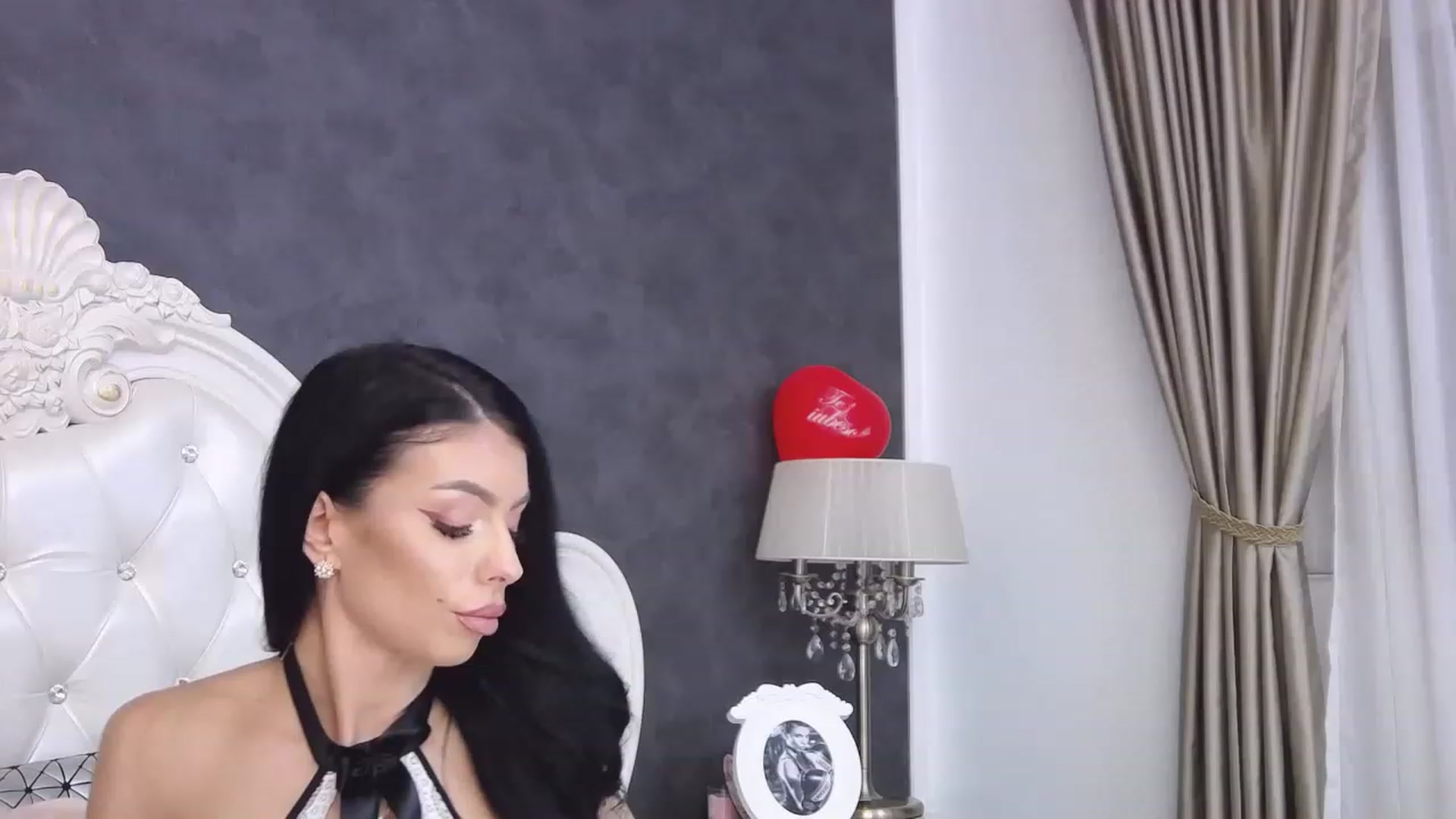 Gallery image thumbnail from Tesa000's myfreecams stream on, 12/16/2022, 13:40 image 6 of 20