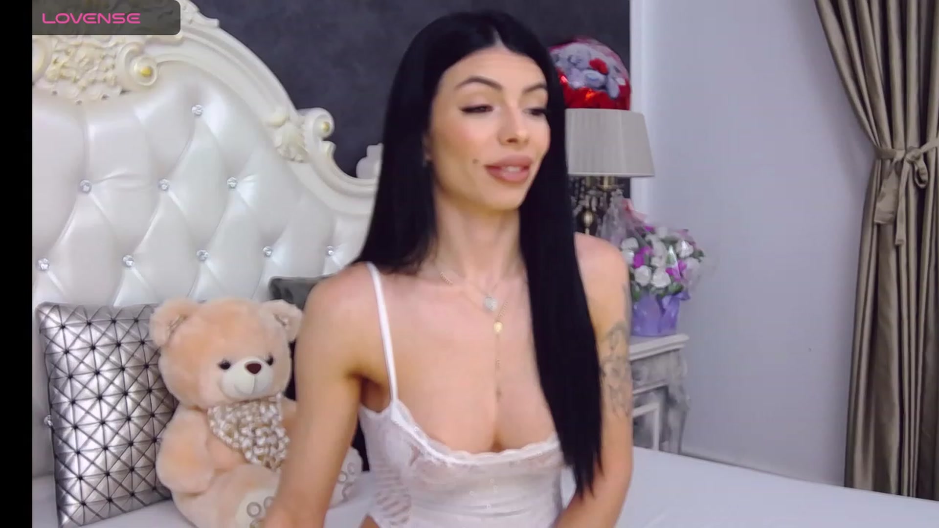 Gallery image thumbnail from Tesa000's myfreecams stream on, 12/18/2023, 09:17 image 3 of 20