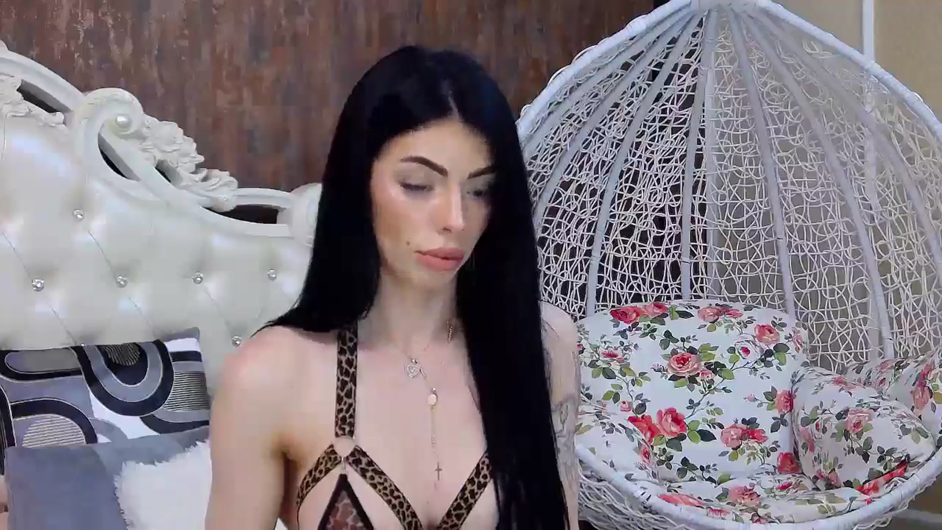 Gallery image thumbnail from Tesa000's myfreecams stream on, 05/26/2024, 12:17 image 5 of 20