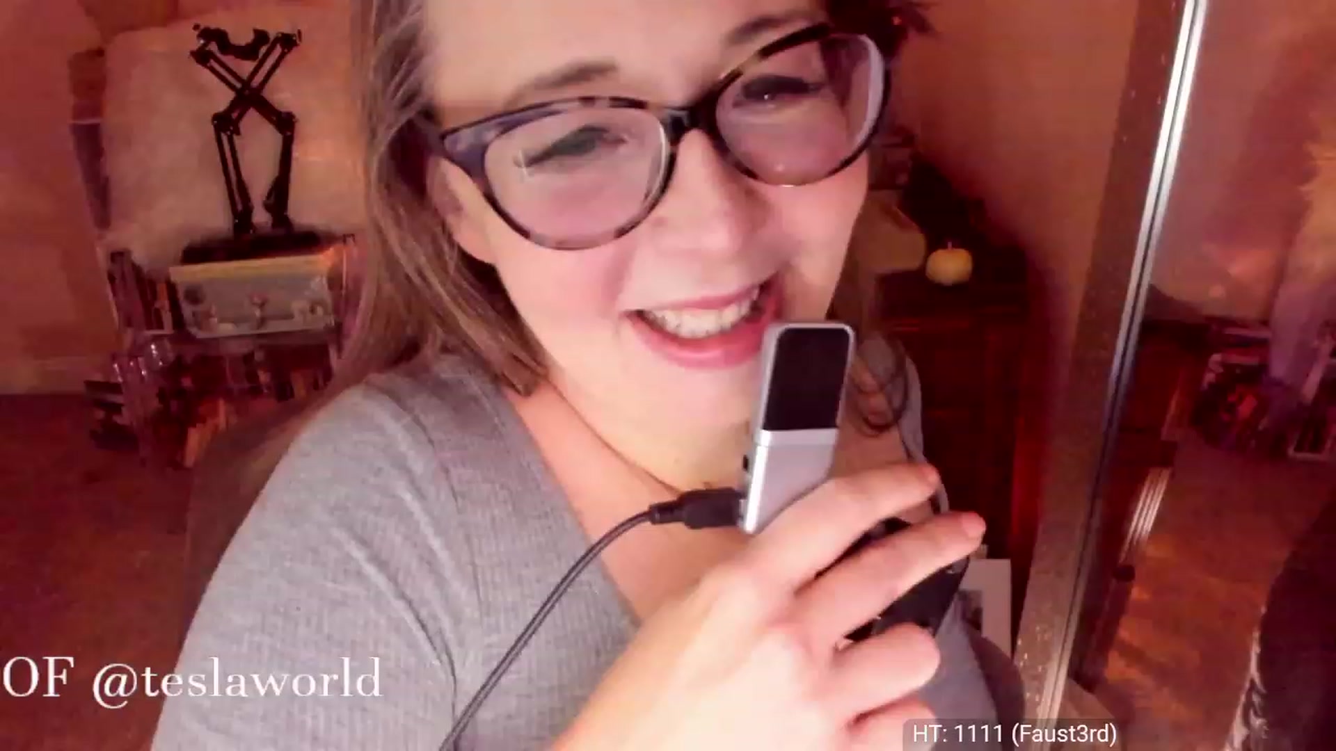 Gallery image thumbnail from Tesla's myfreecams stream on, 11/19/2022, 18:16 image 17 of 20
