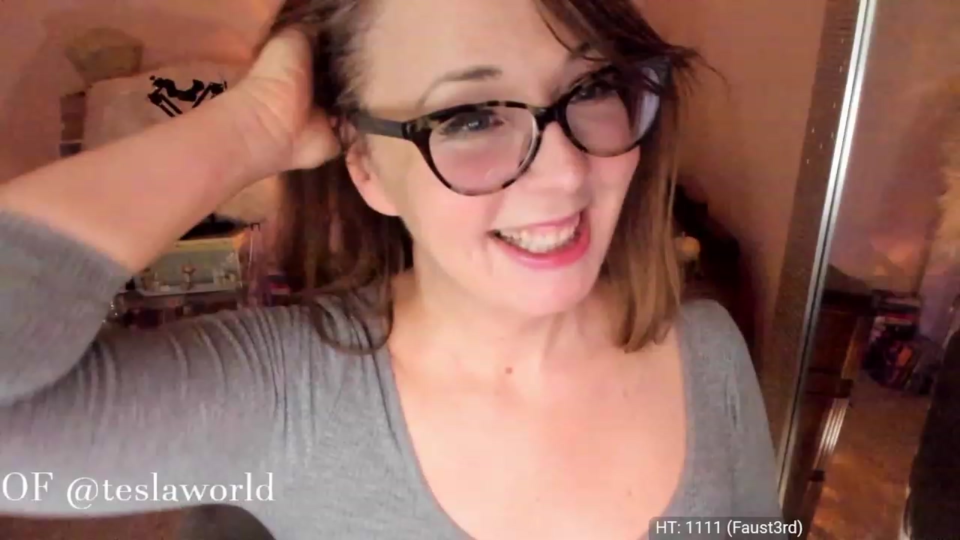Gallery image thumbnail from Tesla's myfreecams stream on, 11/19/2022, 18:16 image 8 of 20