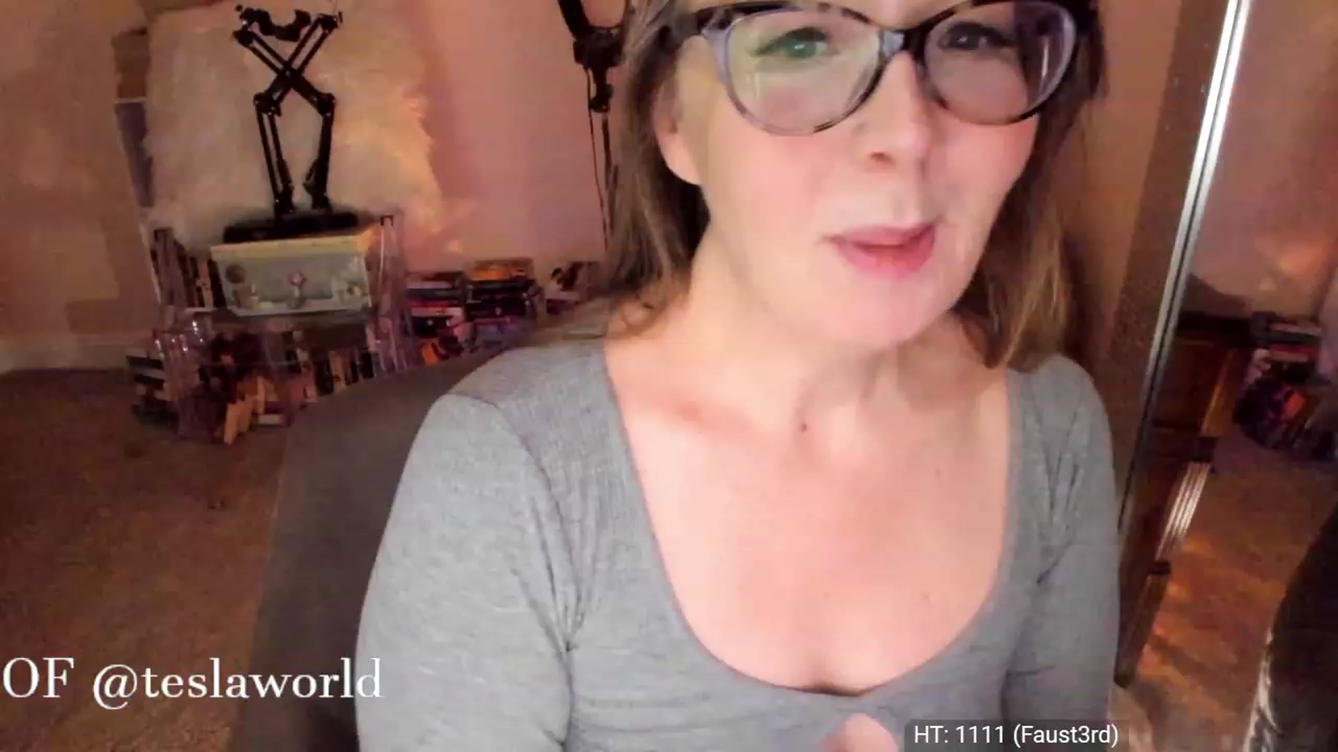 Gallery image thumbnail from Tesla's myfreecams stream on, 11/19/2022, 06:17 image 6 of 20