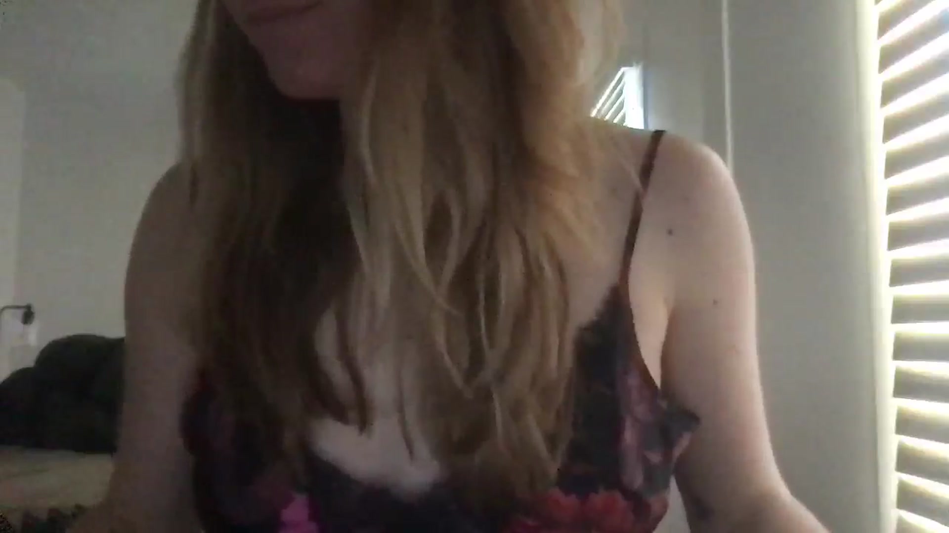 Gallery image thumbnail from TessEmme's myfreecams stream on, 01/28/2026, 18:13 image 5 of 20
