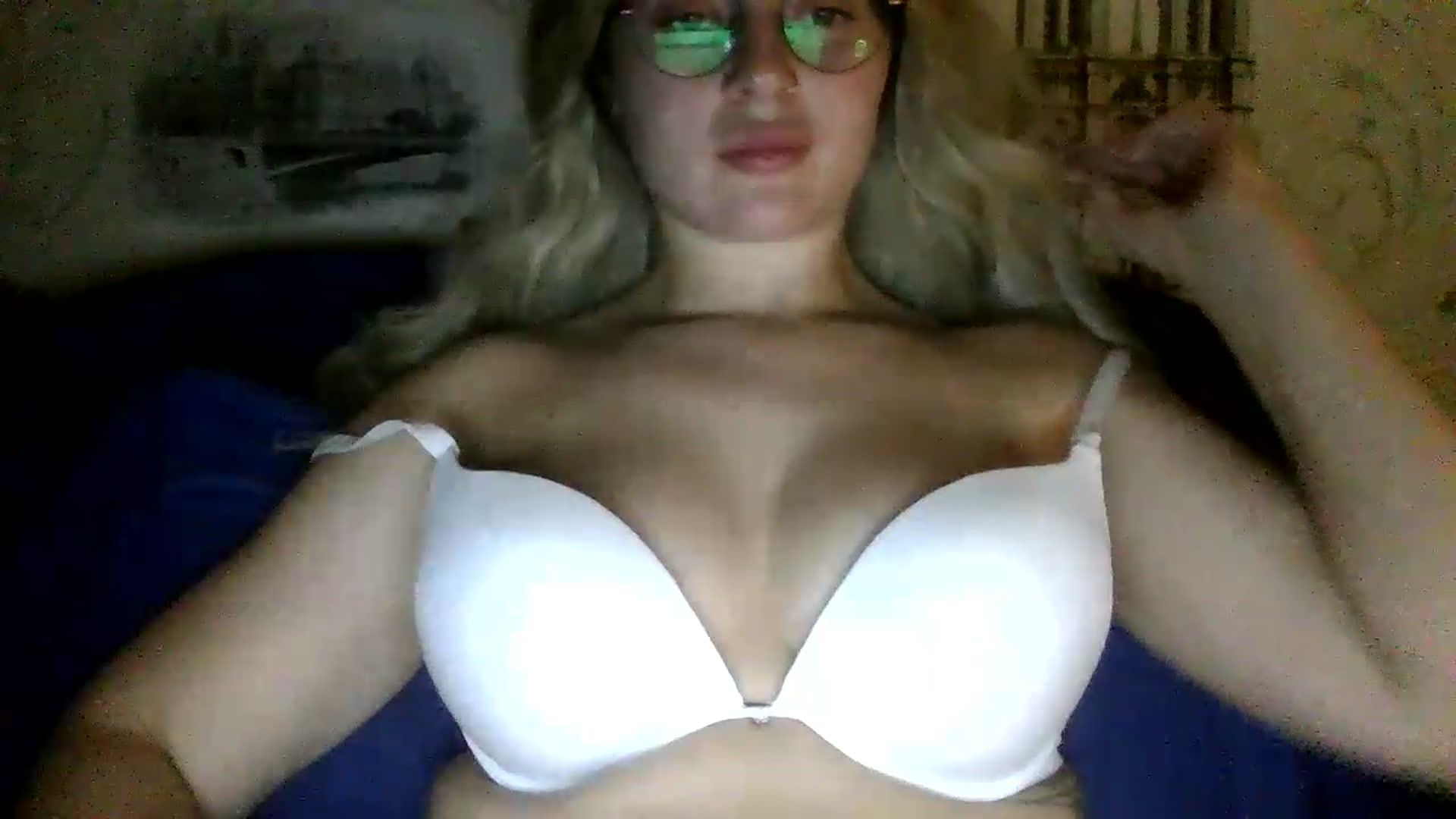Gallery image thumbnail from TessaFox's myfreecams stream on, 07/19/2026, 20:05 image 18 of 20