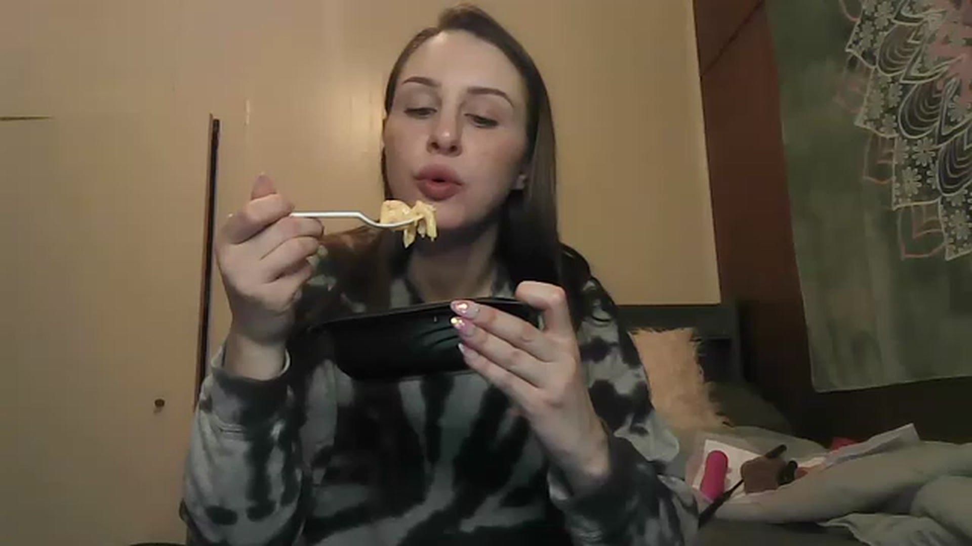 Gallery image thumbnail from TessaJaneXO's myfreecams stream on, 03/21/2023, 08:40 image 4 of 20