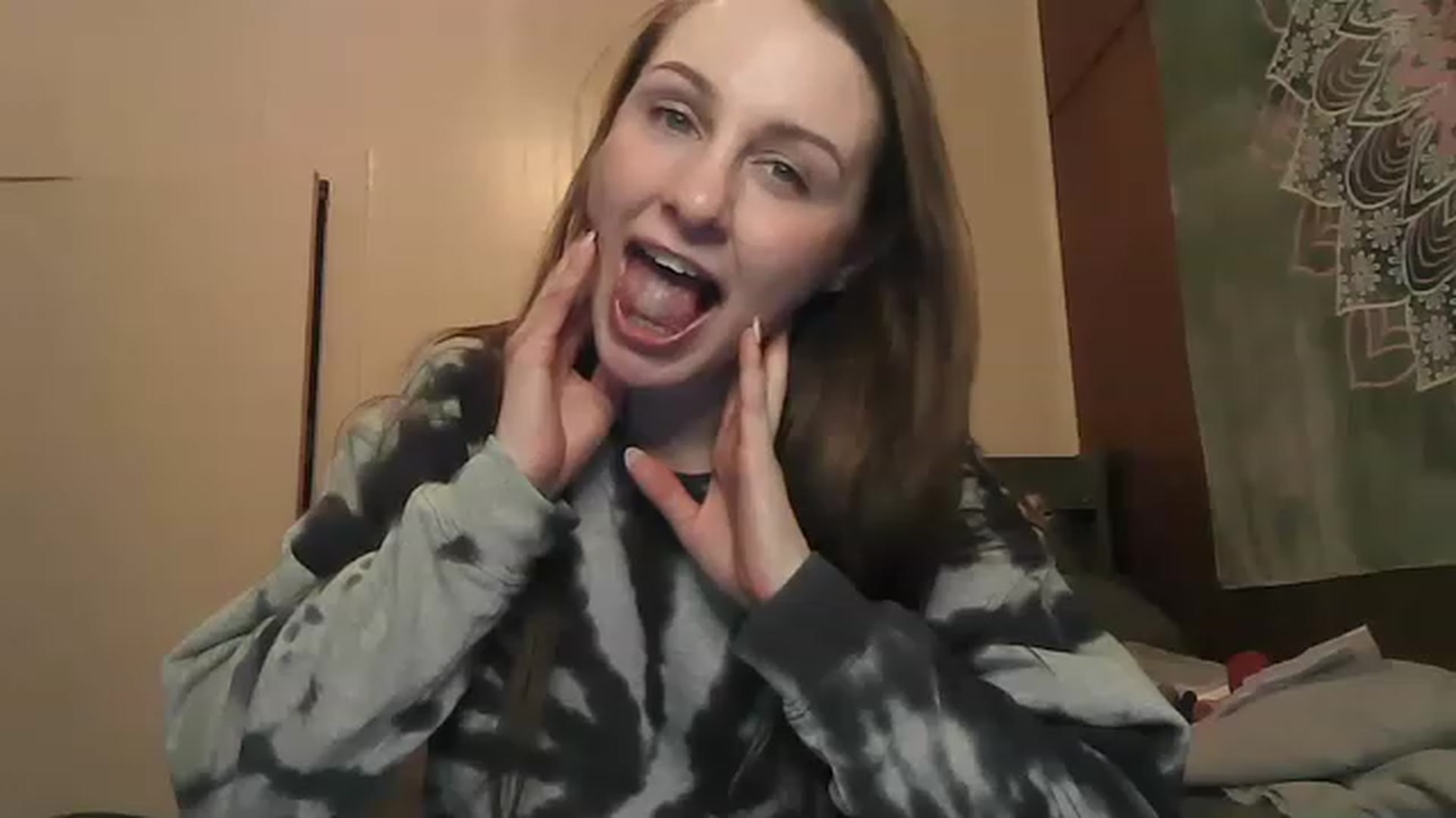 Gallery image thumbnail from TessaJaneXO's myfreecams stream on, 03/21/2023, 08:40 image 20 of 20