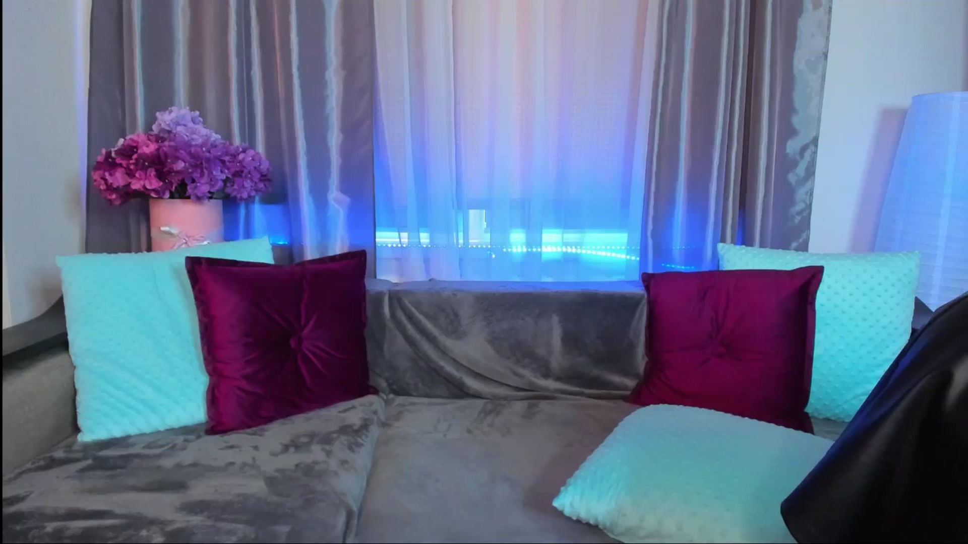 Gallery image thumbnail from TessaXXXPosh's myfreecams stream on, 06/16/2024, 09:52 image 14 of 20
