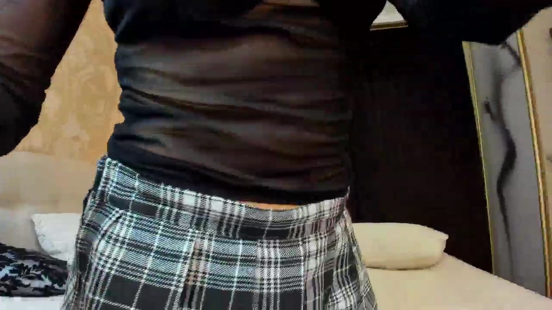 Gallery image thumbnail from TessaXXXPosh's myfreecams stream on, 11/17/2024, 07:07 image 6 of 20