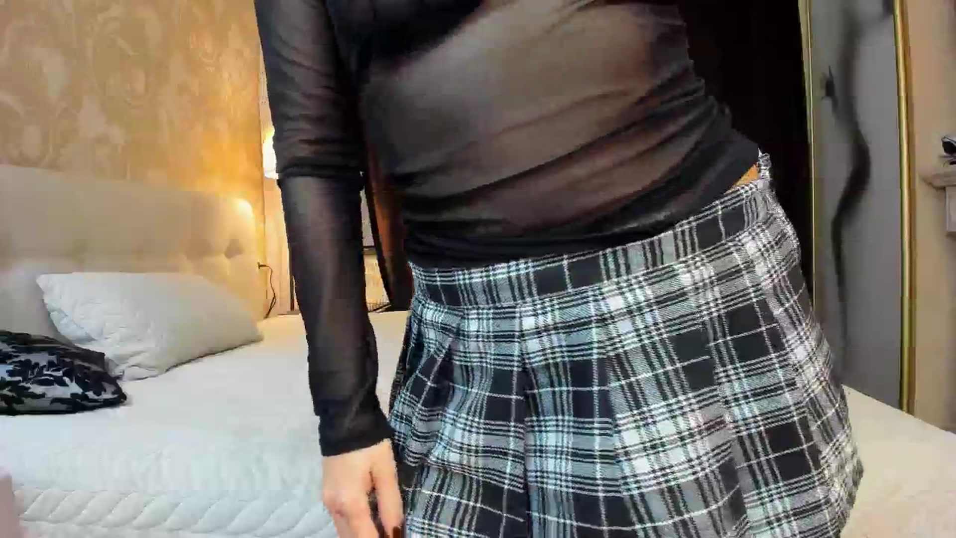 Gallery image thumbnail from TessaXXXPosh's myfreecams stream on, 11/17/2024, 07:07 image 11 of 20