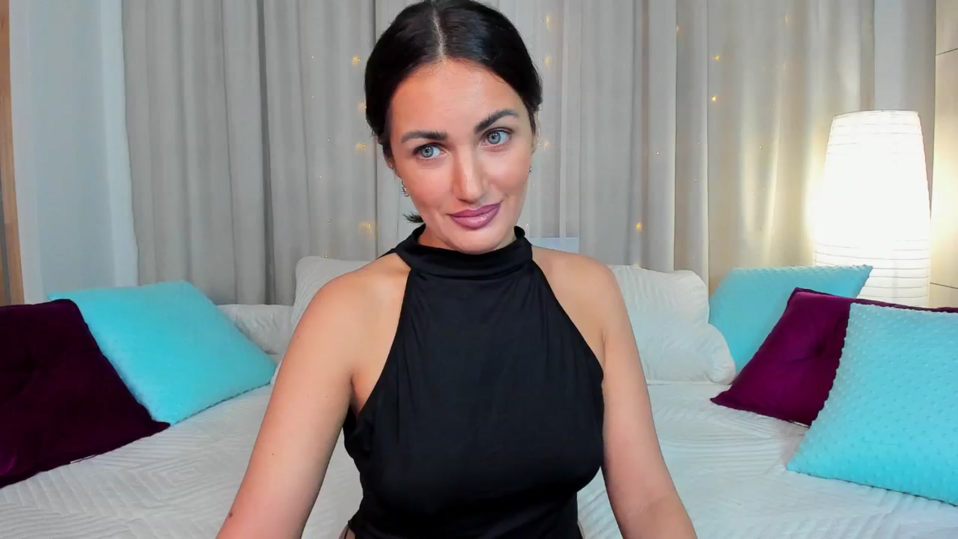 Gallery image thumbnail from TessaXXXPosh's myfreecams stream on, 12/08/2024, 08:04 image 11 of 20
