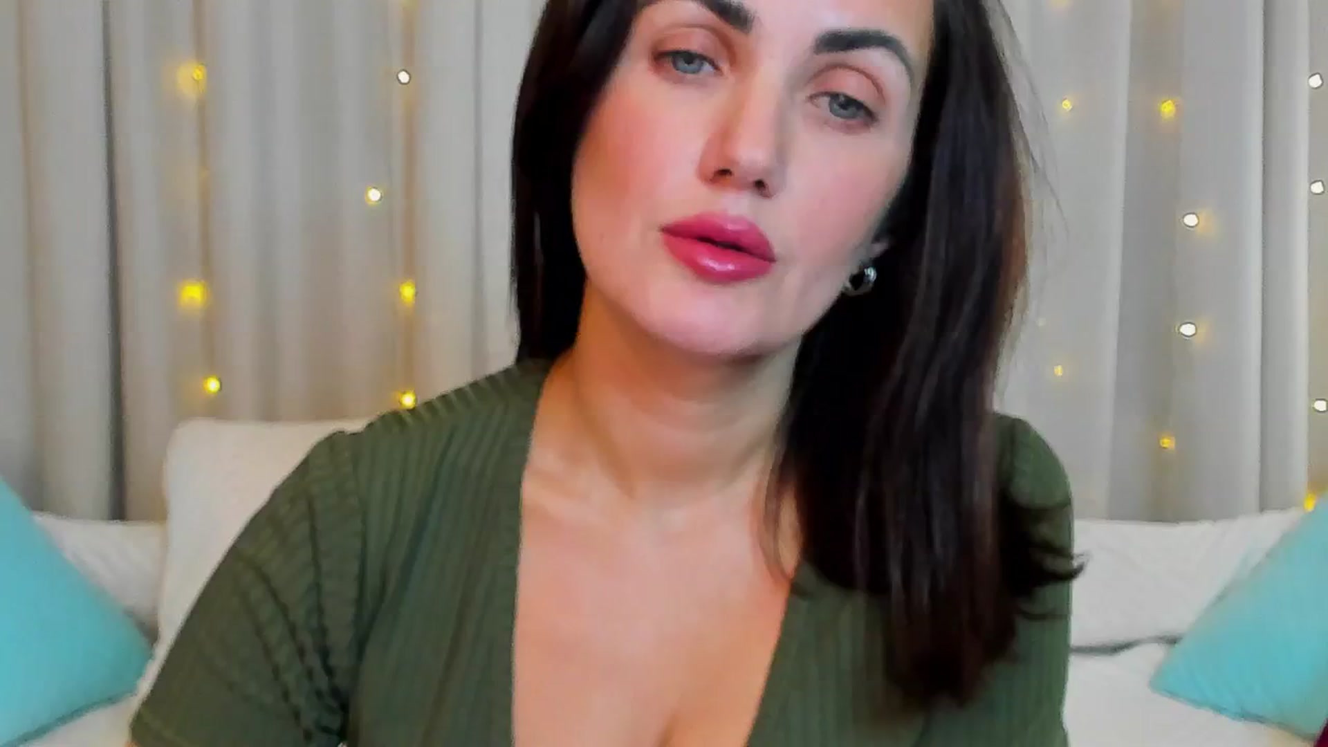 Gallery image thumbnail from TessaXXXPosh's myfreecams stream on, 12/10/2024, 16:15 image 5 of 20