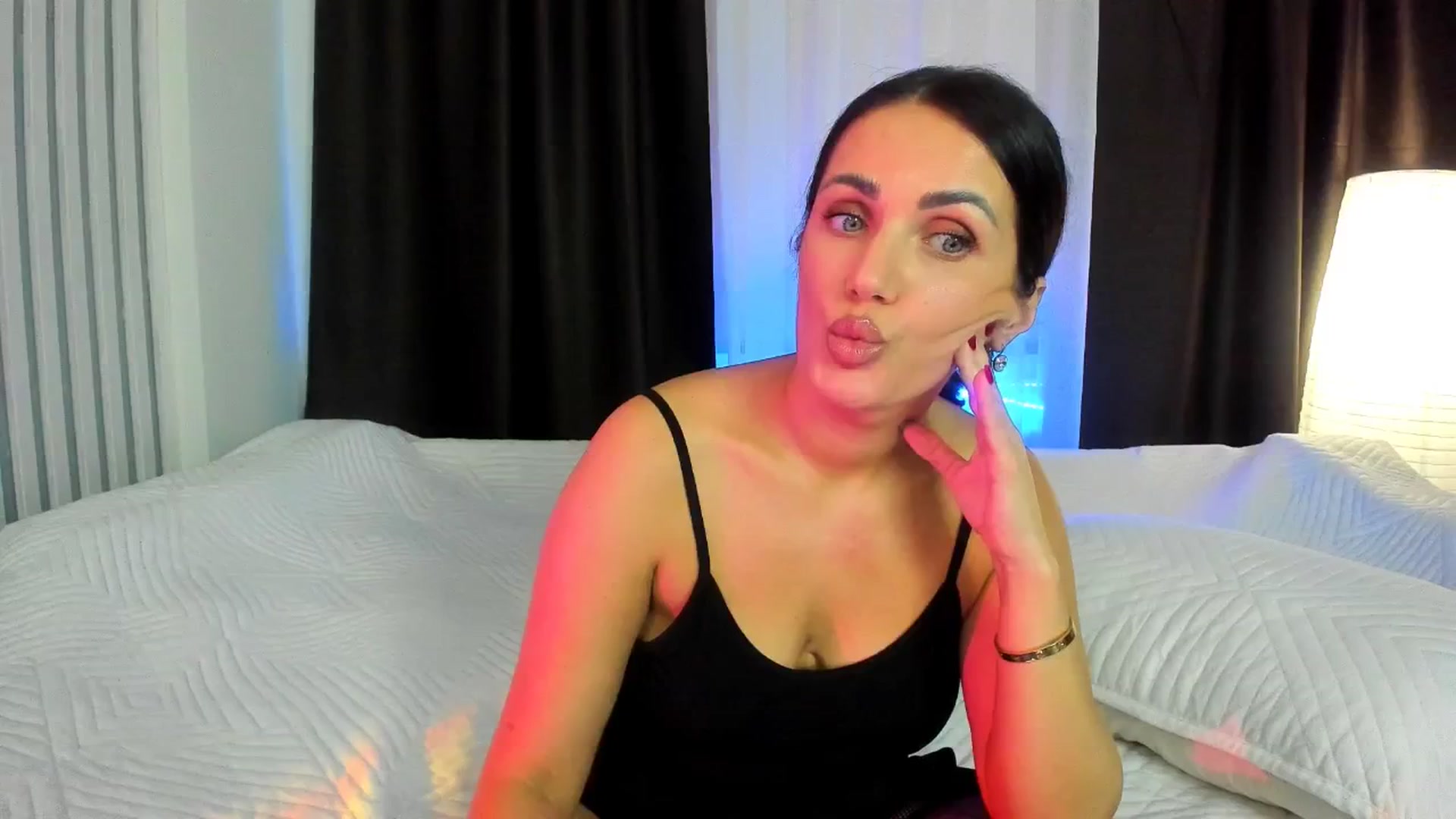Gallery image thumbnail from TessaXXXPosh's myfreecams stream on, 12/07/2025, 11:29 image 16 of 20