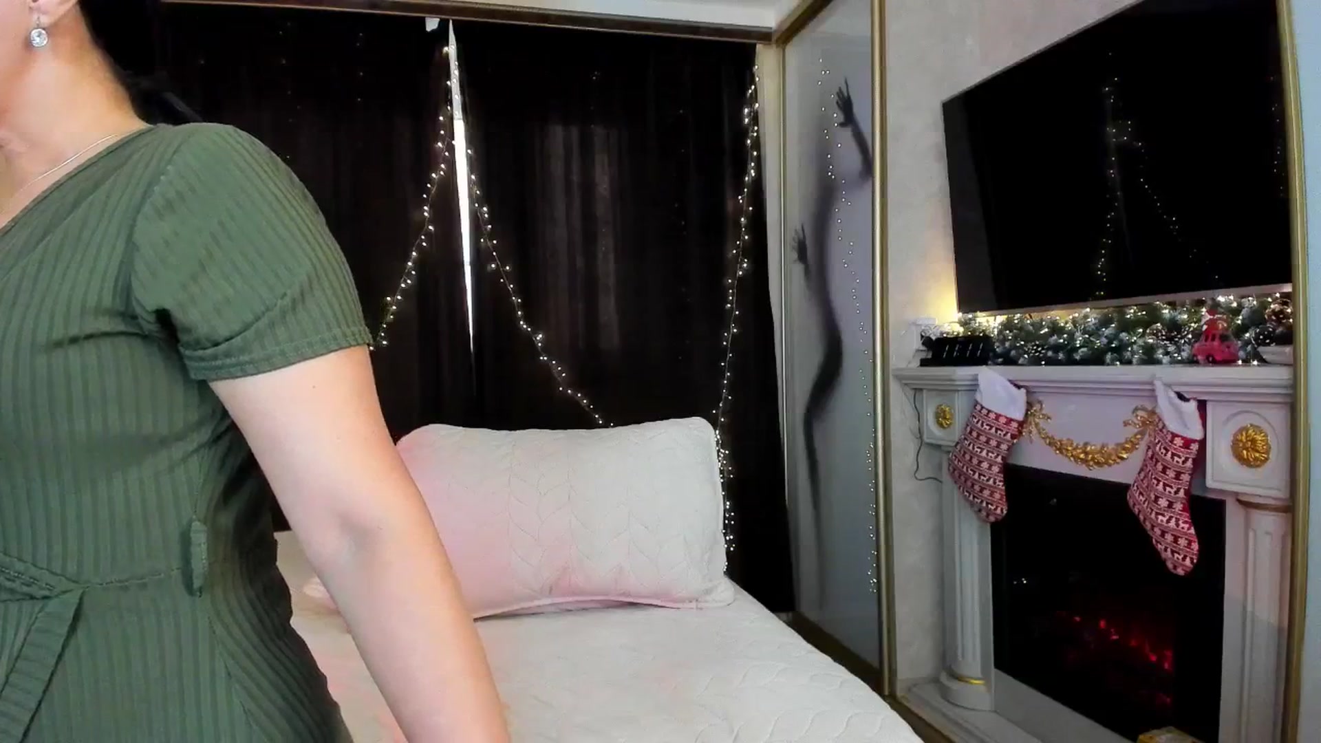 Gallery image thumbnail from TessaXXXPosh's myfreecams stream on, 12/26/2025, 08:32 image 15 of 20