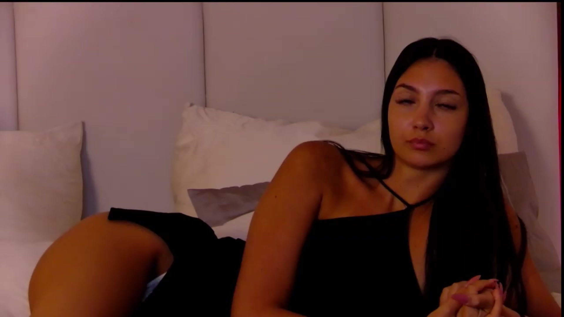 Gallery image thumbnail from Tessa_Quin's myfreecams stream on, 08/09/2026, 18:53 image 16 of 20