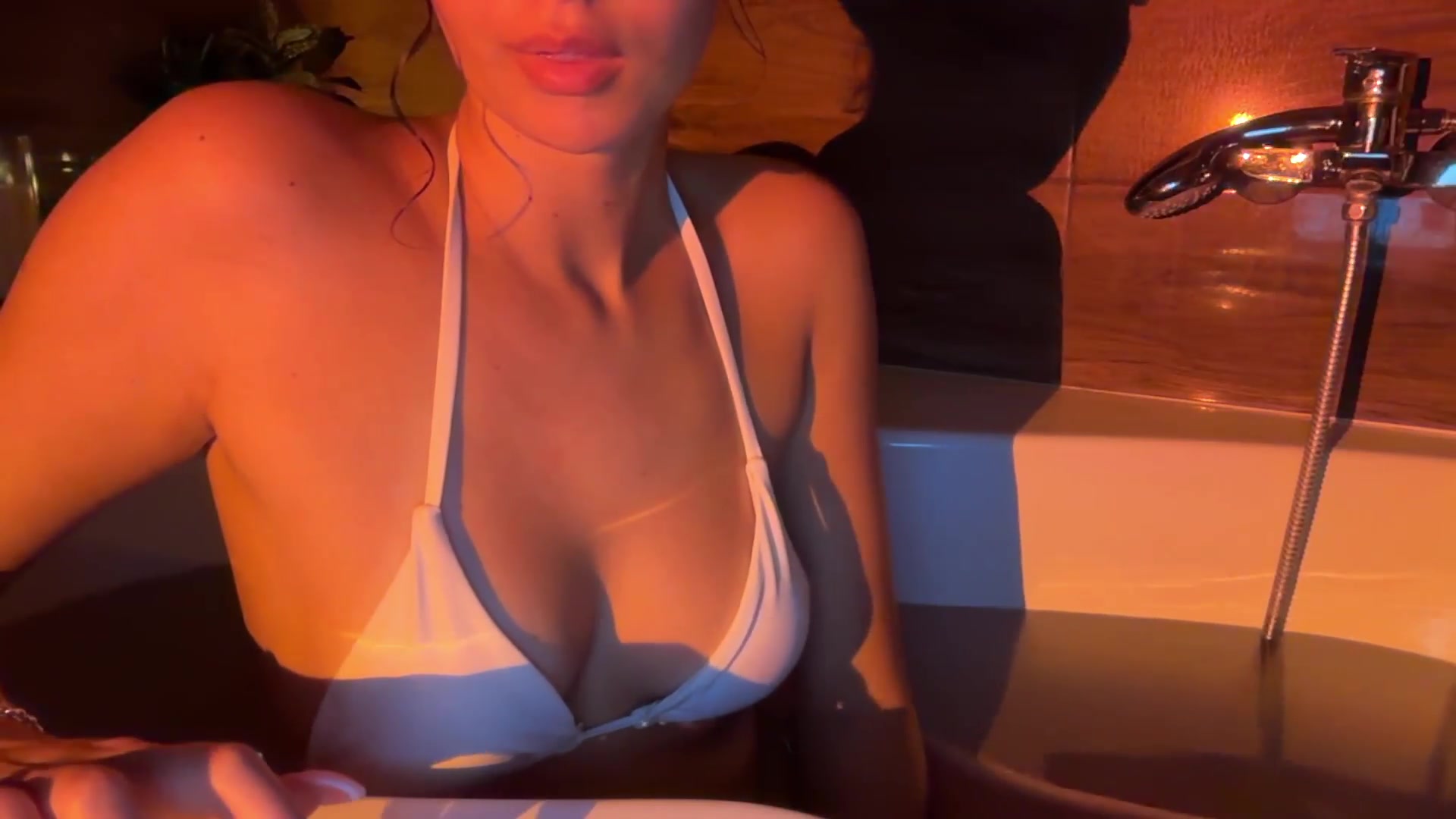Gallery image thumbnail from Tessa_Quin's myfreecams stream on, 09/29/2026, 20:57 image 14 of 20