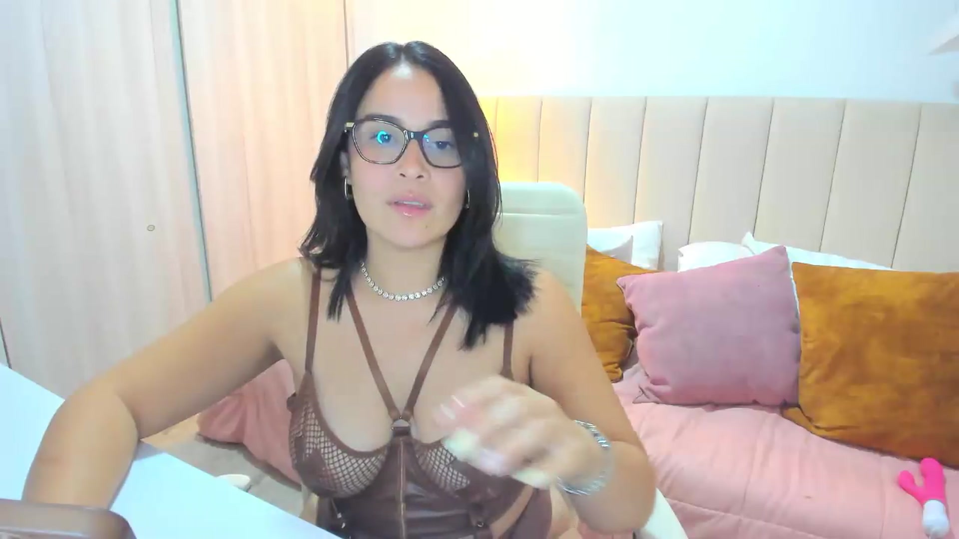 Gallery image thumbnail from Tesss's myfreecams stream on, 07/27/2026, 04:30 image 18 of 20