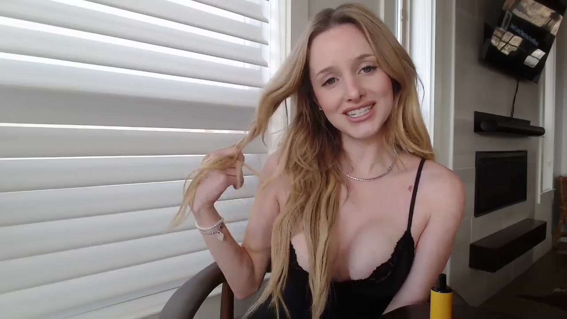 Gallery image thumbnail from TexasReed's myfreecams stream on, 02/11/2026, 21:01 image 13 of 20