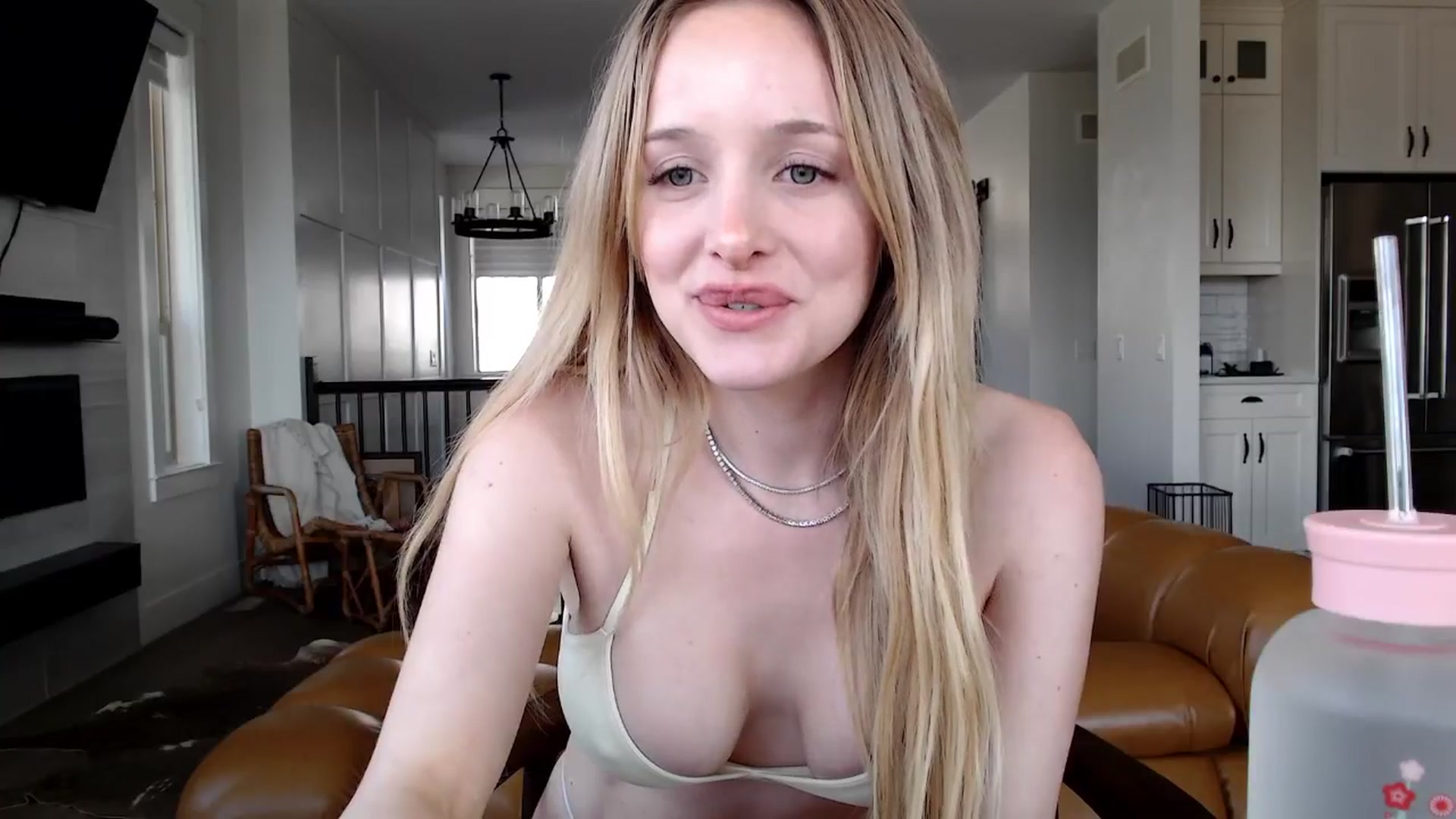Gallery image thumbnail from TexasReed's myfreecams stream on, 02/17/2026, 22:16 image 6 of 20