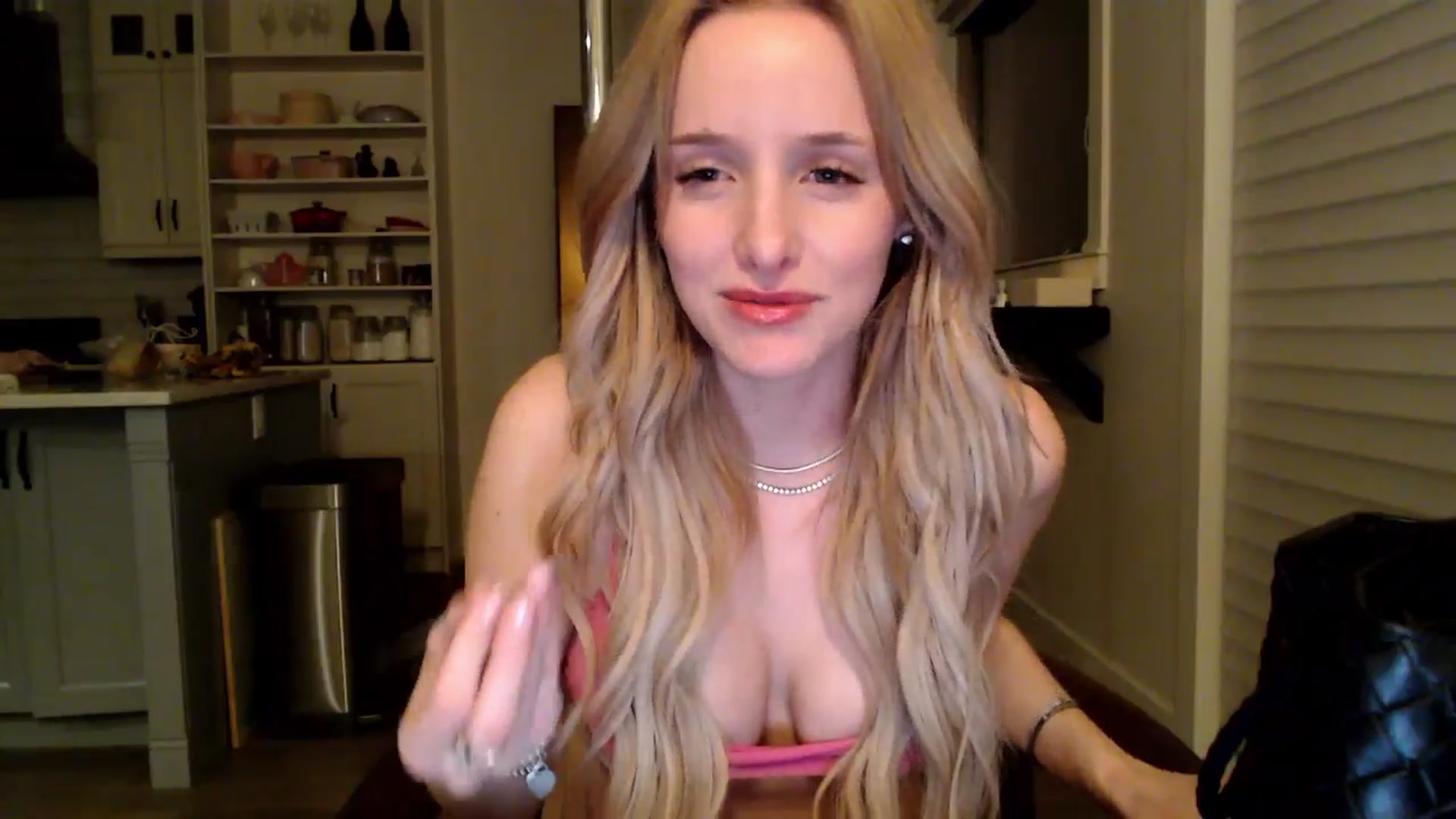 Gallery image thumbnail from TexasReed's myfreecams stream on, 03/06/2026, 07:56 image 8 of 20