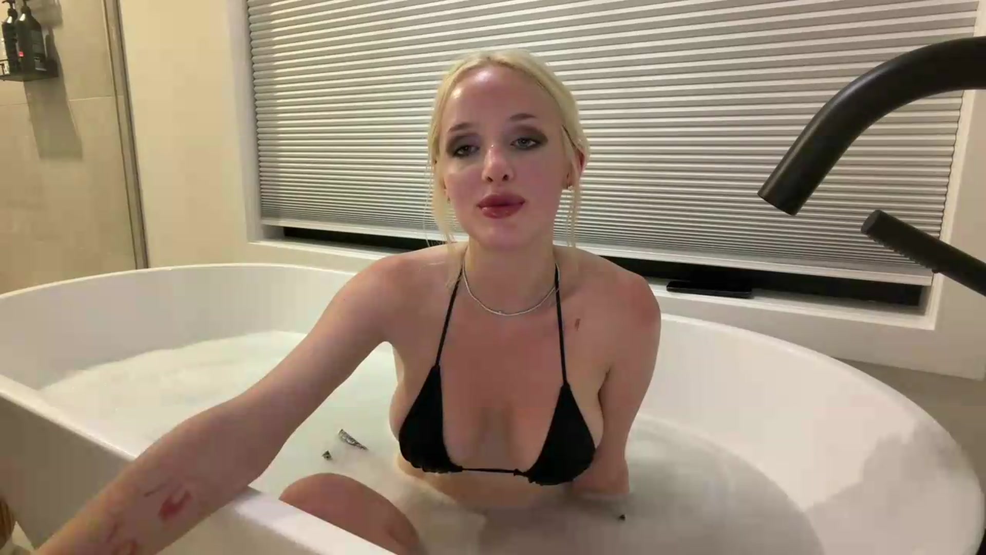 Gallery image thumbnail from TexasReed's myfreecams stream on, 08/23/2026, 06:28 image 17 of 20