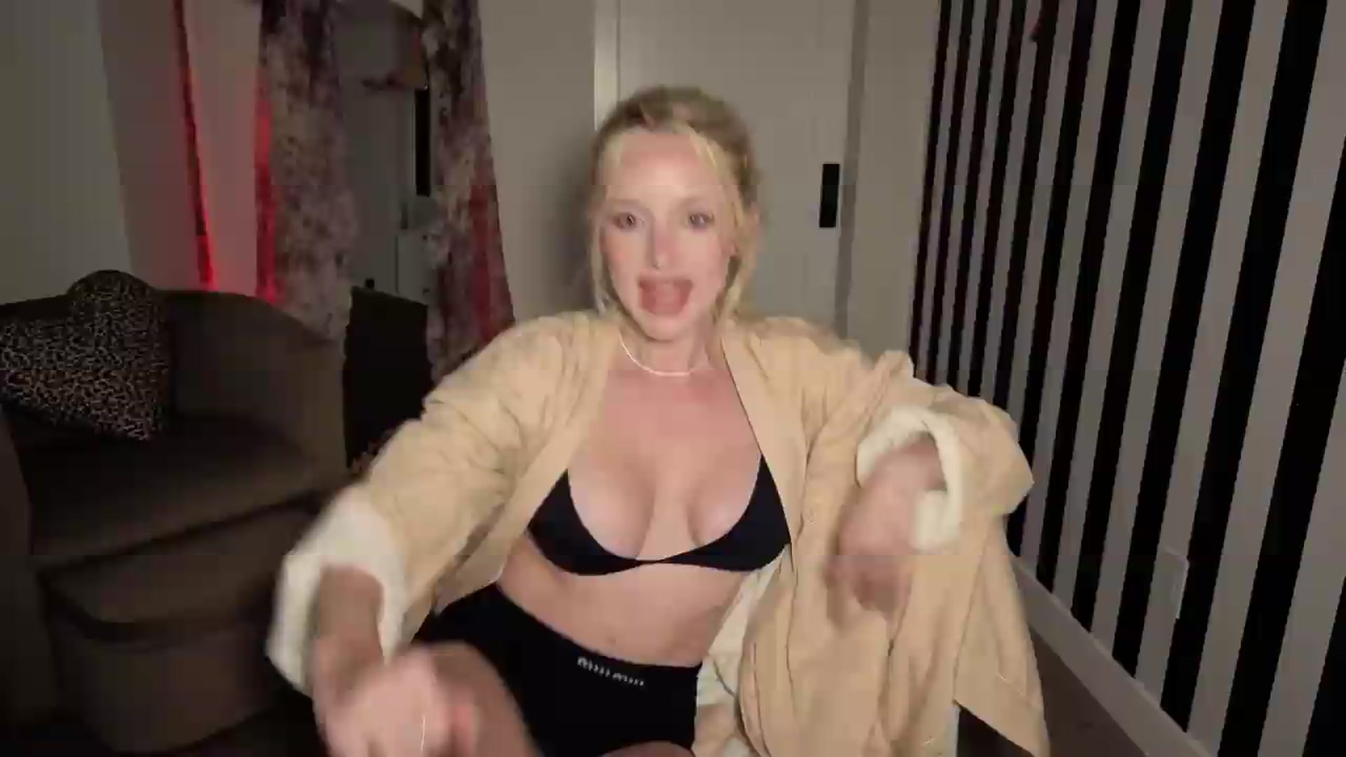 Gallery image thumbnail from TexasReed's myfreecams stream on, 09/08/2026, 05:33 image 16 of 20