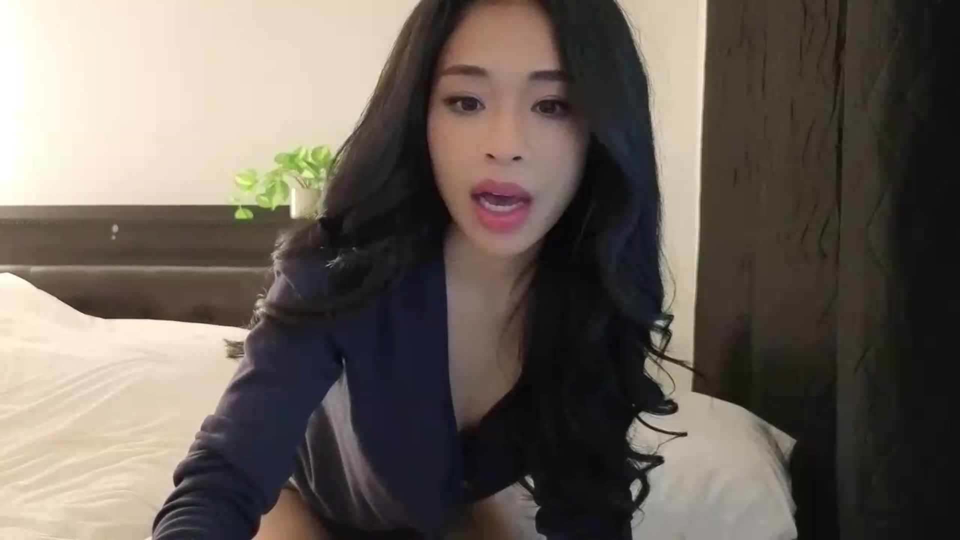 Gallery image thumbnail from Thaispice's myfreecams stream on, 06/22/2026, 23:52 image 9 of 20