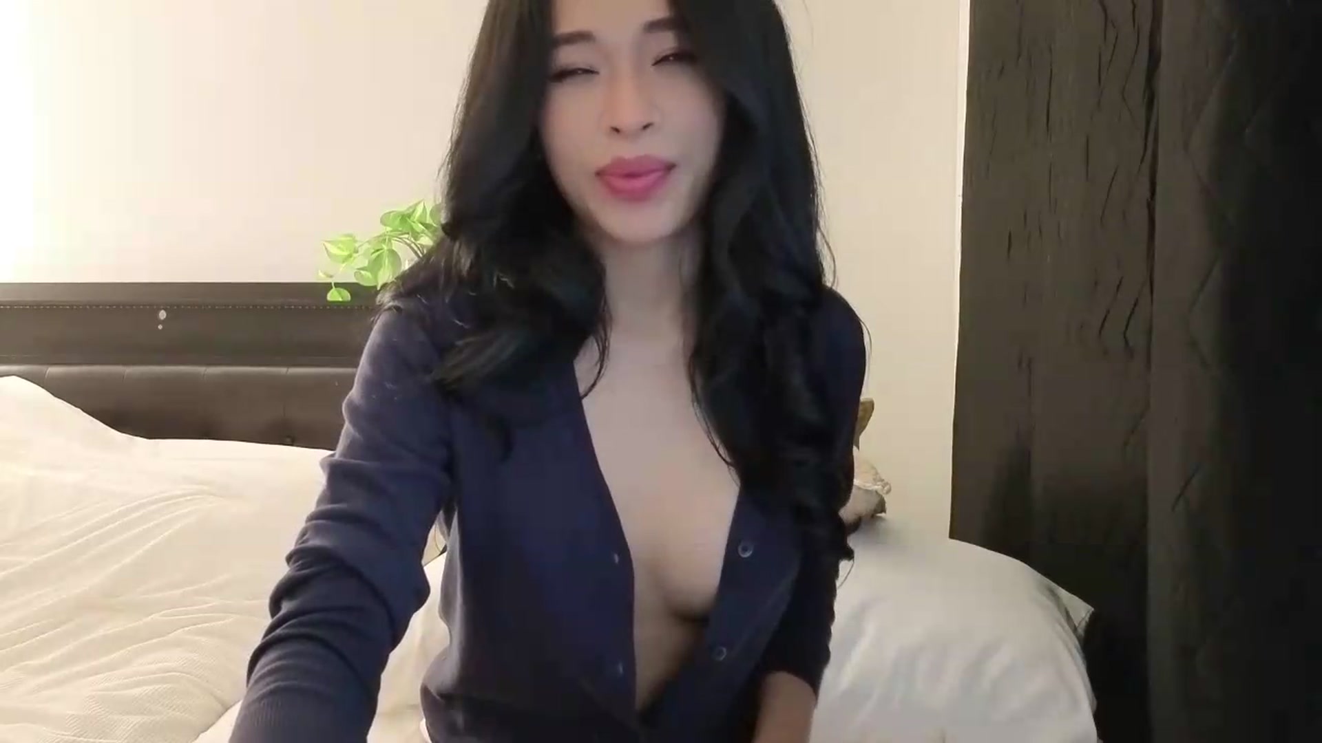 Gallery image thumbnail from Thaispice's myfreecams stream on, 06/22/2026, 23:52 image 5 of 20