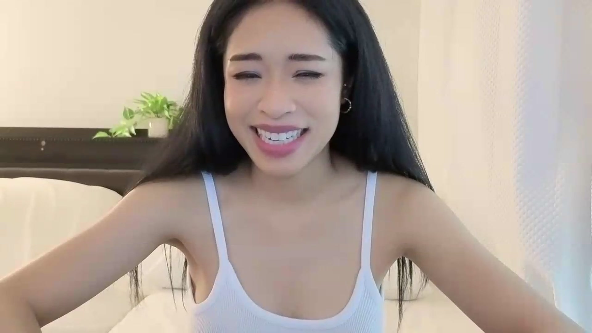 Gallery image thumbnail from Thaispice's myfreecams stream on, 07/19/2026, 24:59 image 20 of 20