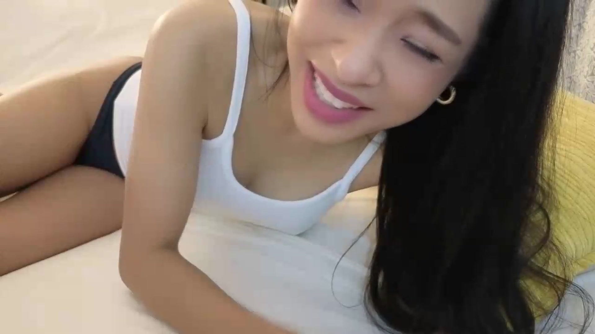 Gallery image thumbnail from Thaispice's myfreecams stream on, 08/28/2026, 24:52 image 7 of 20