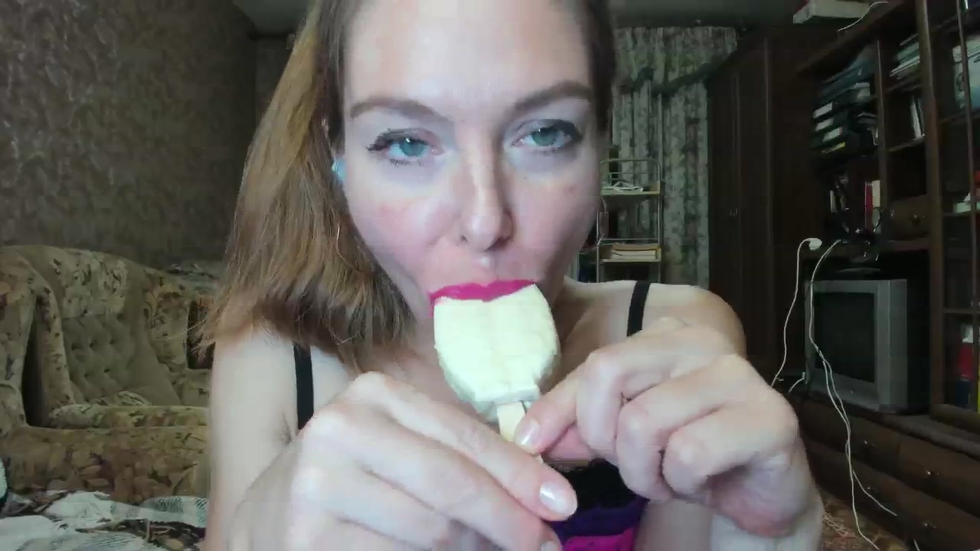 Gallery image thumbnail from That80sRoom's myfreecams stream on, 08/22/2024, 19:43 image 8 of 20