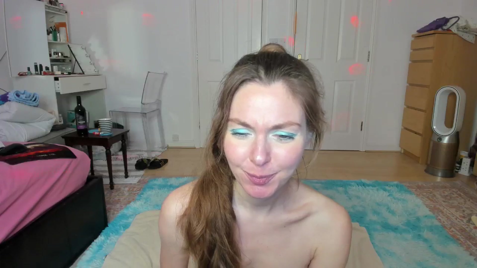 Gallery image thumbnail from That80sRoom's myfreecams stream on, 01/01/2025, 12:57 image 20 of 20