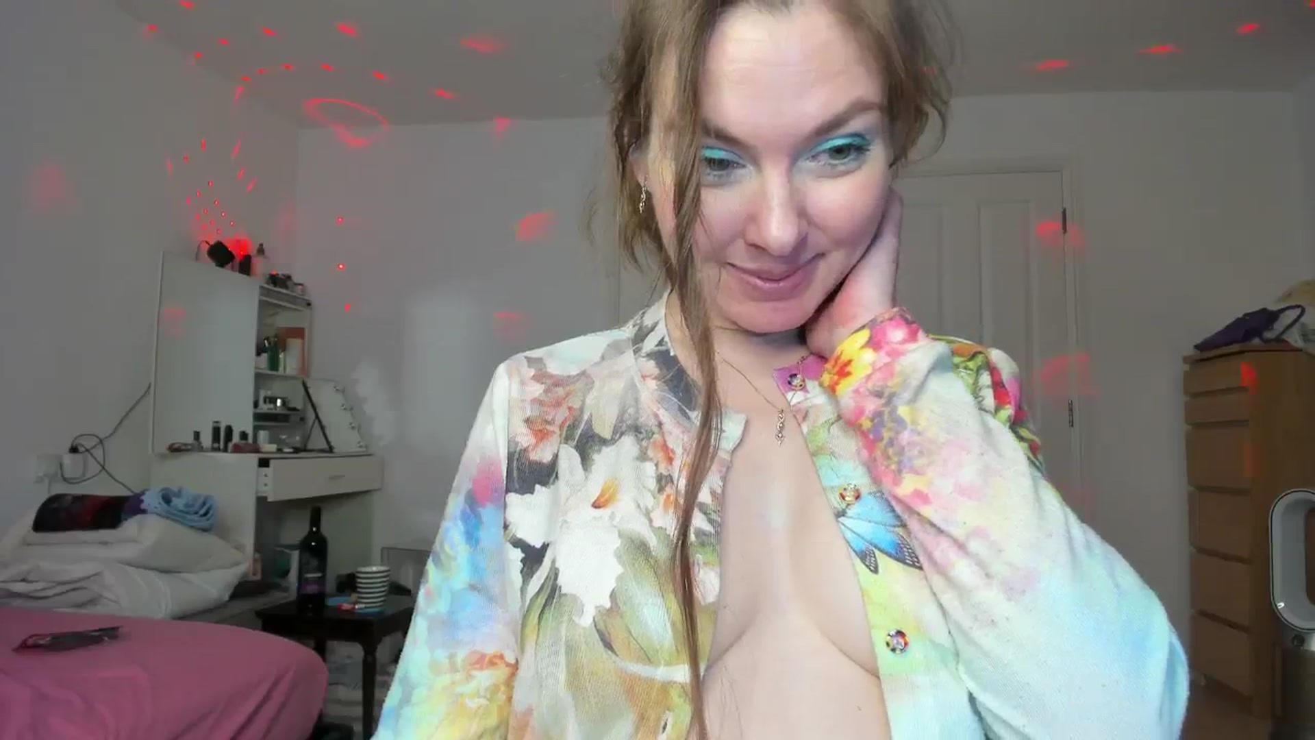 Gallery image thumbnail from That80sRoom's myfreecams stream on, 01/01/2025, 12:57 image 11 of 20