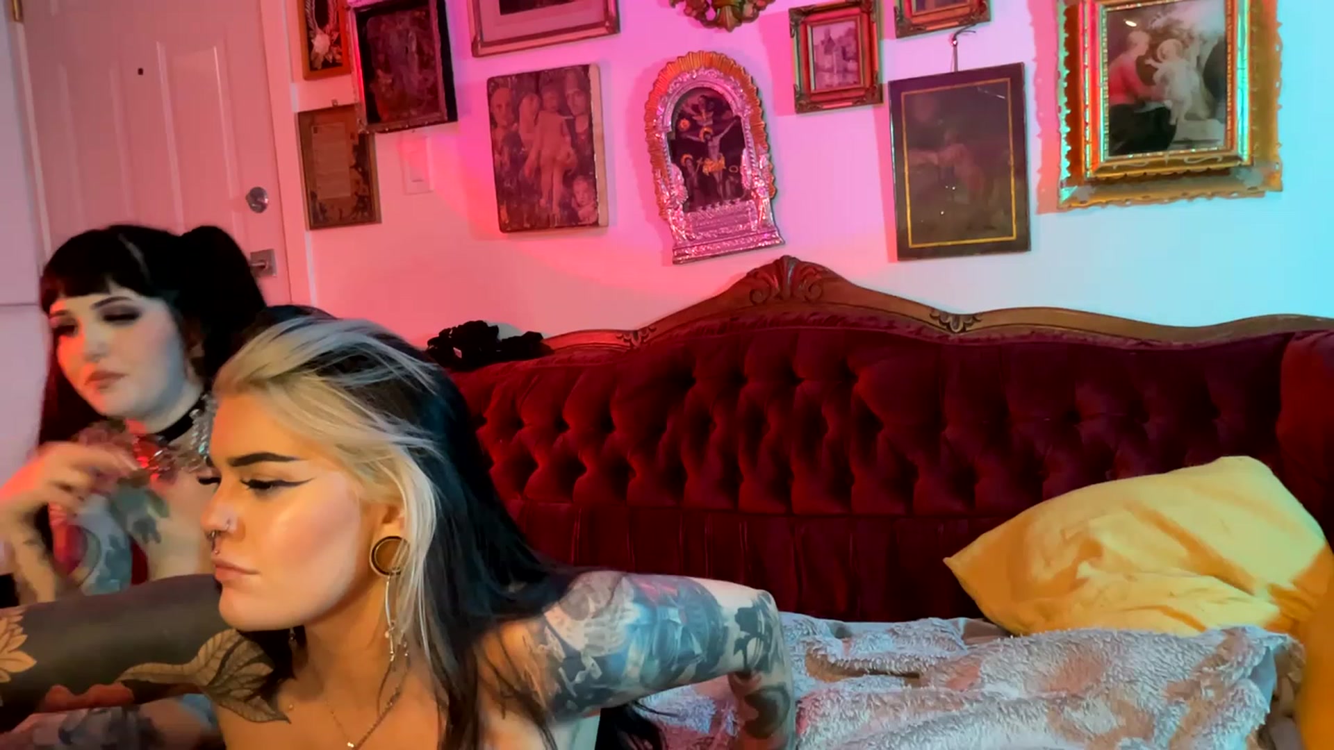 Gallery image thumbnail from TheBoneWitch's myfreecams stream on, 02/10/2023, 06:50 image 12 of 20