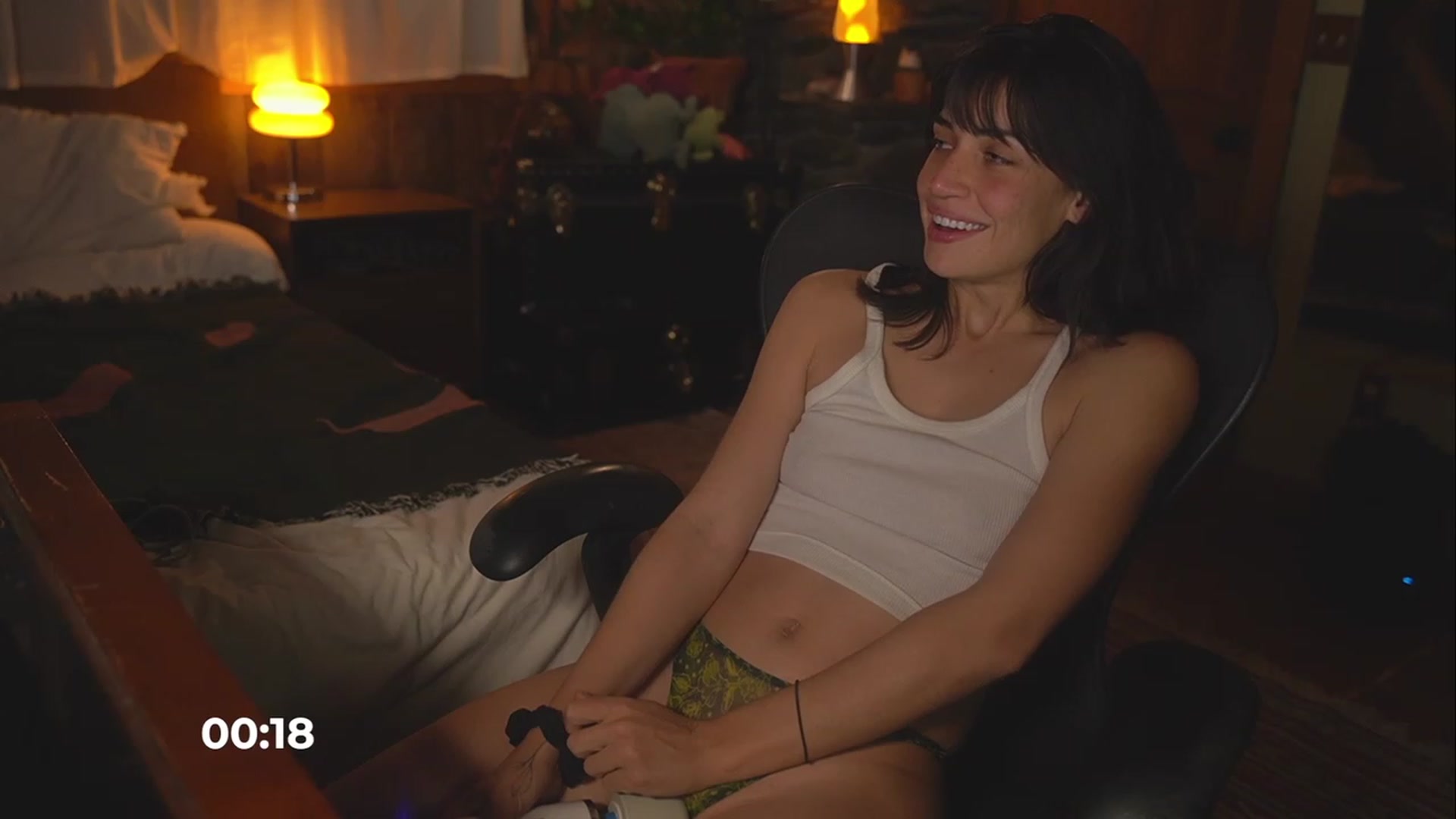 Gallery image thumbnail from TheFriendZone's myfreecams stream on, 03/30/2023, 02:02 image 6 of 20