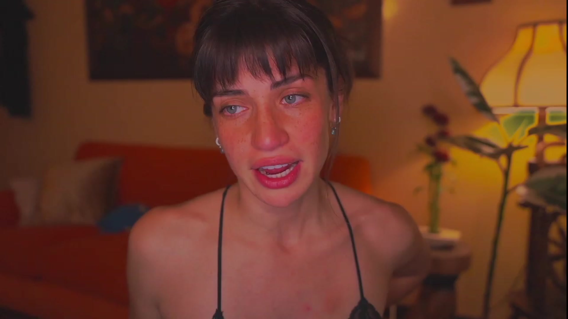 Gallery image thumbnail from TheFriendZone's myfreecams stream on, 12/10/2023, 02:52 image 10 of 20