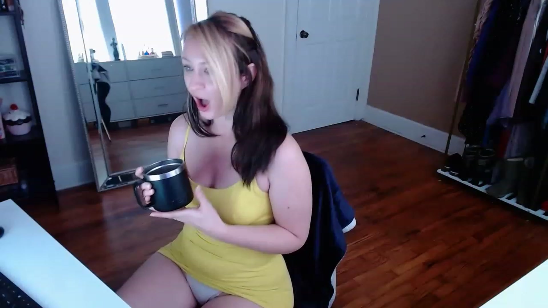 Gallery image thumbnail from TheFuckFairy's myfreecams stream on, 11/27/2022, 16:24 image 7 of 20