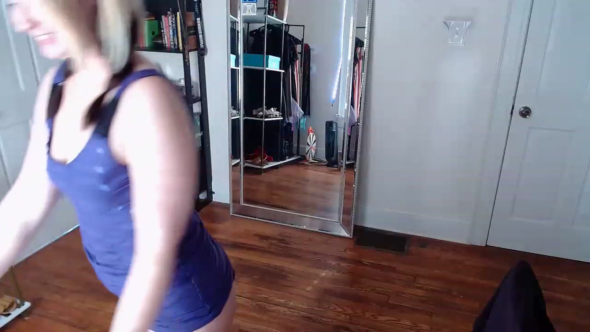 Gallery image thumbnail from TheFuckFairy's myfreecams stream on, 12/18/2022, 18:25 image 15 of 20