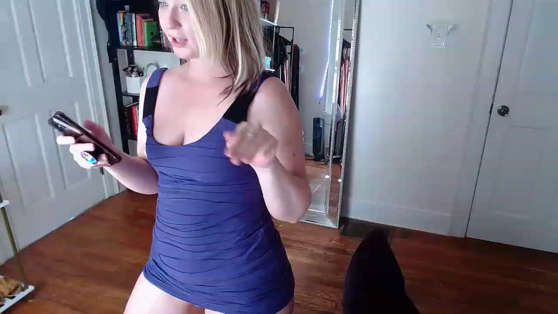 Gallery image thumbnail from TheFuckFairy's myfreecams stream on, 12/18/2022, 18:25 image 11 of 20