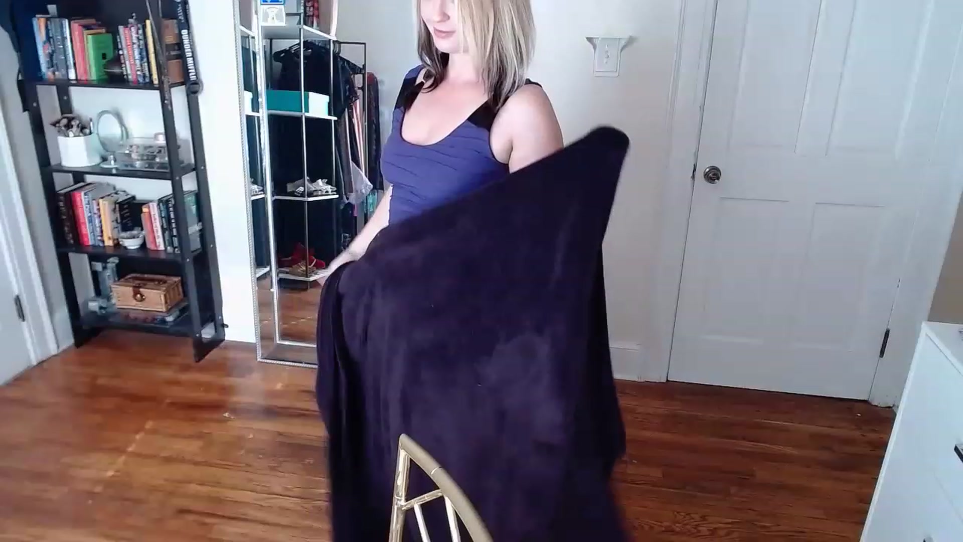 Gallery image thumbnail from TheFuckFairy's myfreecams stream on, 12/18/2022, 18:25 image 3 of 20