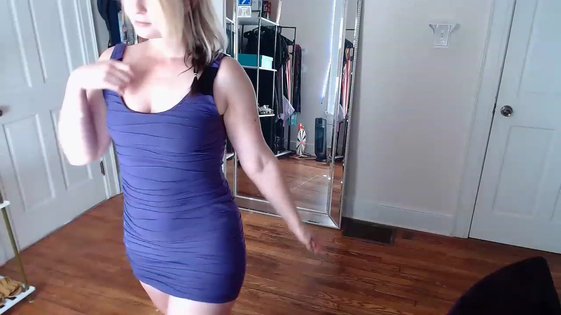 Gallery image thumbnail from TheFuckFairy's myfreecams stream on, 12/18/2022, 18:25 image 8 of 20