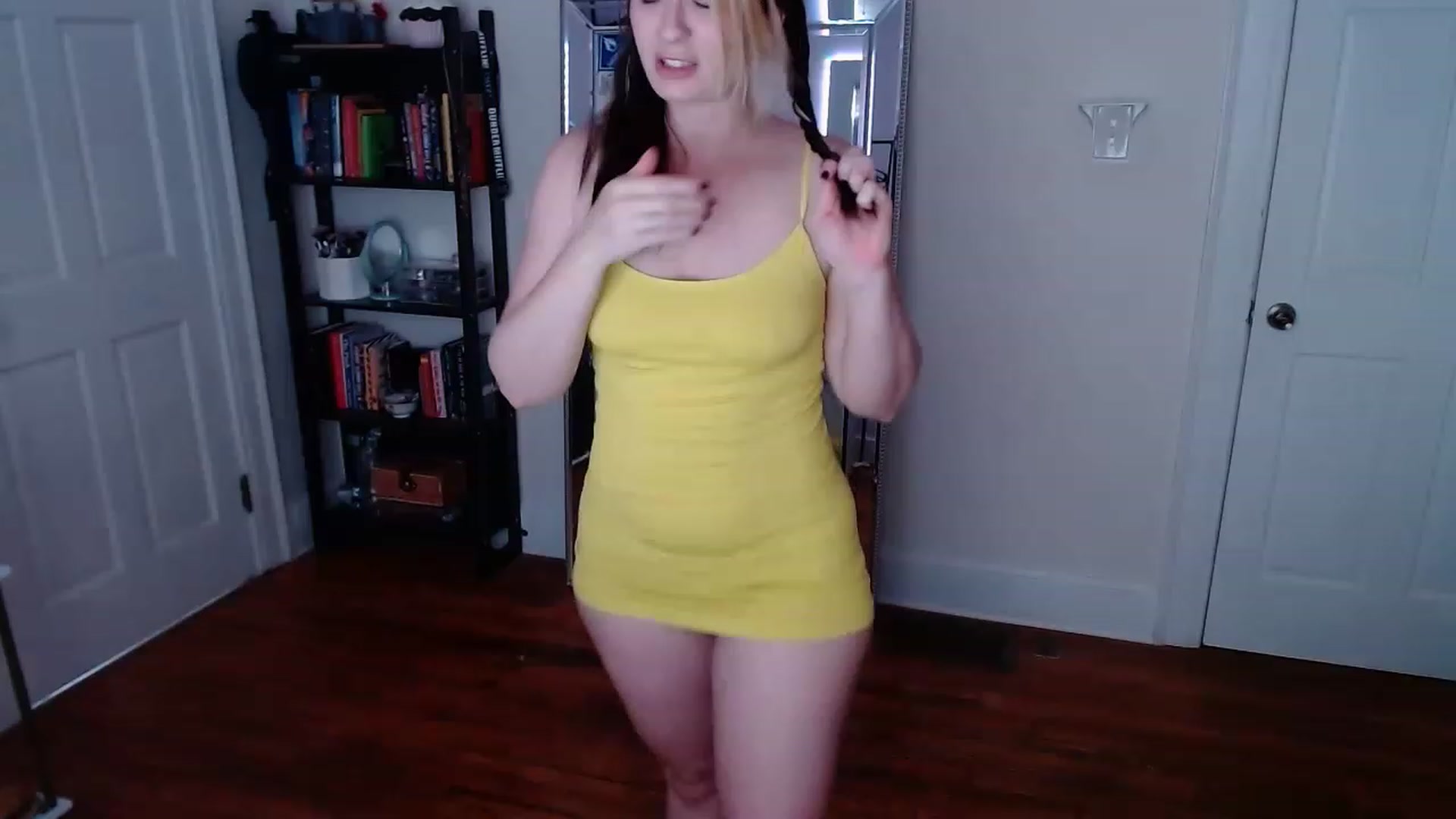 Gallery image thumbnail from TheFuckFairy's myfreecams stream on, 01/03/2023, 16:36 image 19 of 20
