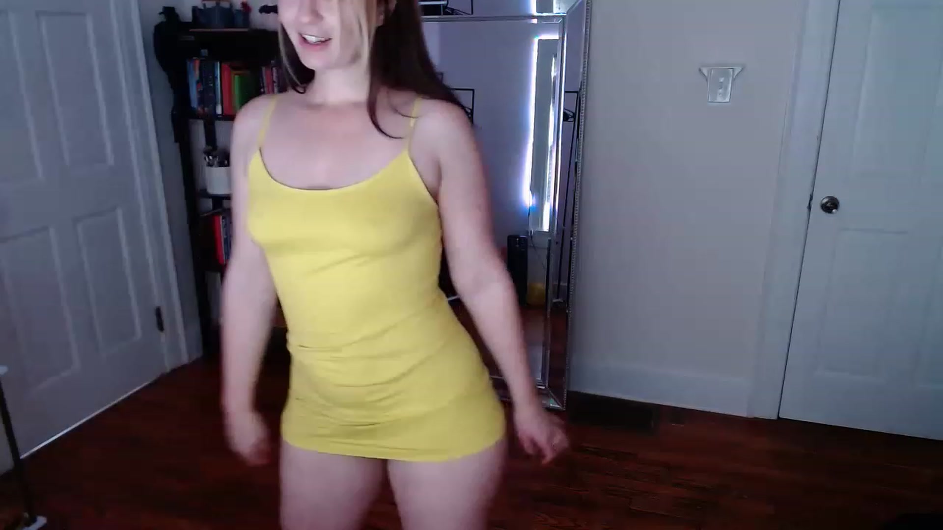 Gallery image thumbnail from TheFuckFairy's myfreecams stream on, 01/03/2023, 16:36 image 17 of 20