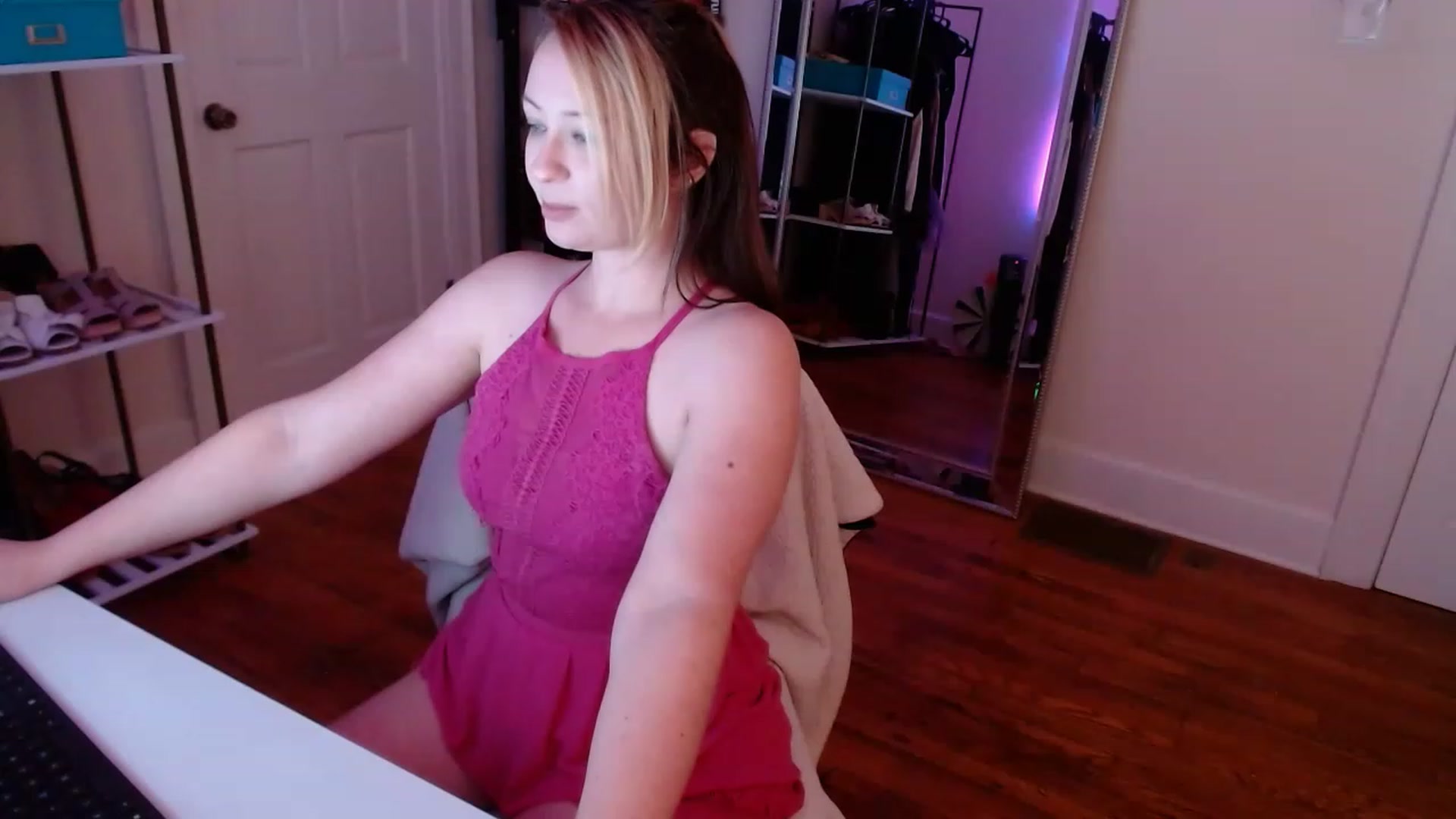 Gallery image thumbnail from TheFuckFairy's myfreecams stream on, 01/08/2023, 18:06 image 4 of 20