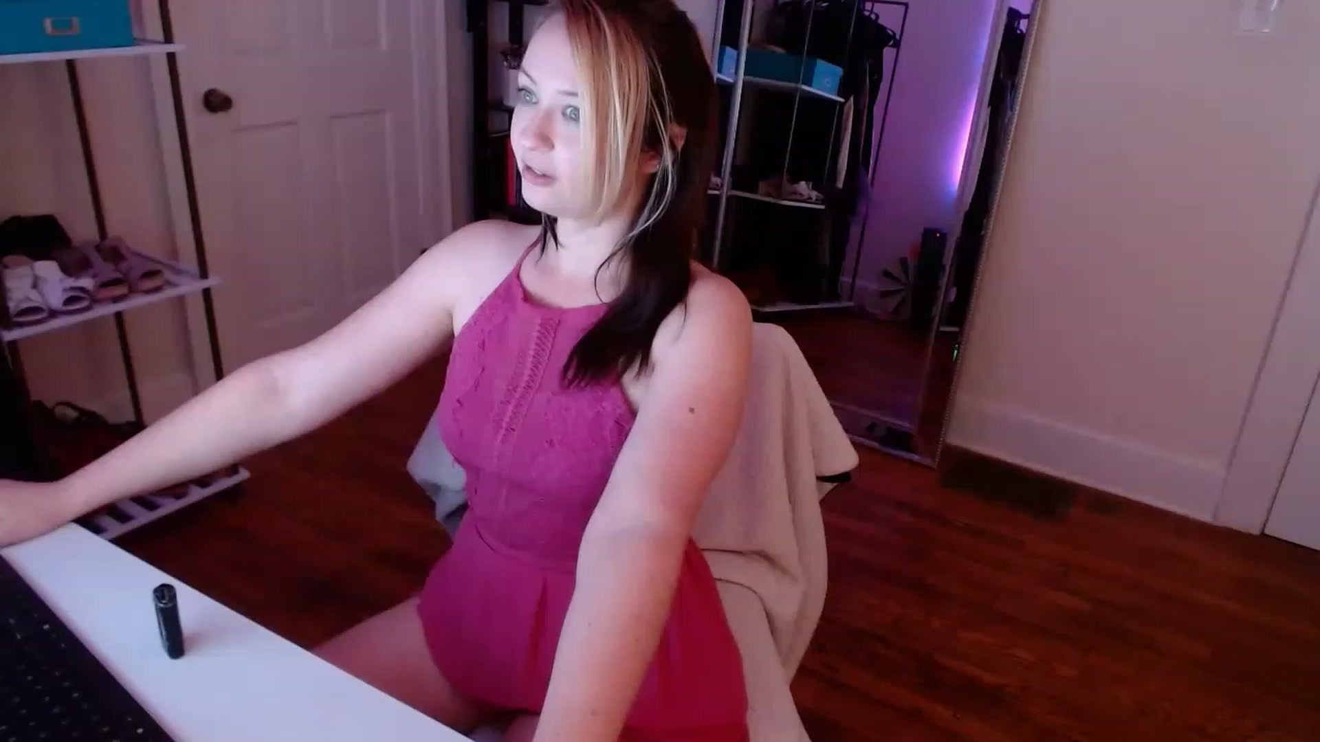 Gallery image thumbnail from TheFuckFairy's myfreecams stream on, 01/08/2023, 18:06 image 1 of 20