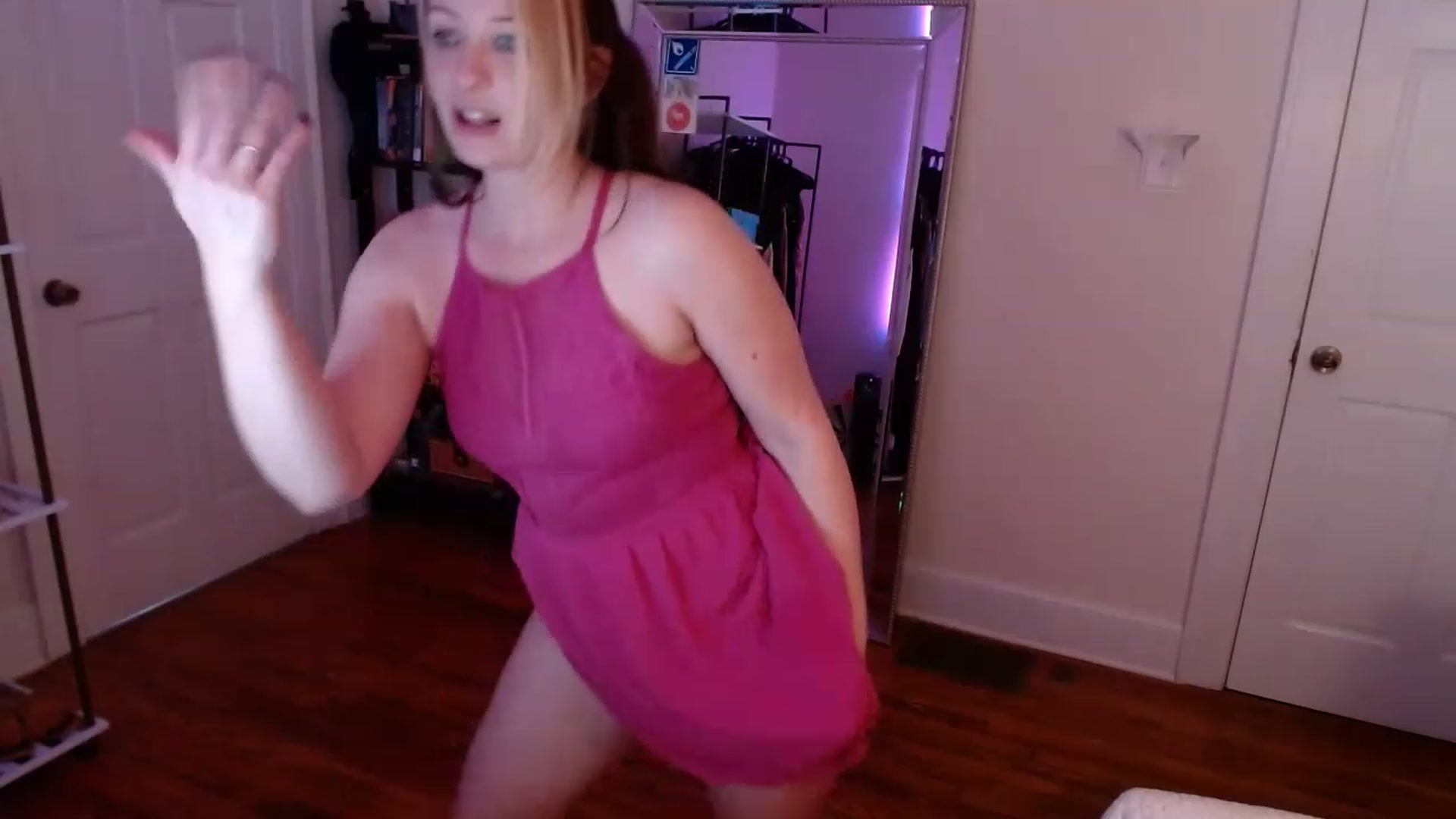 Gallery image thumbnail from TheFuckFairy's myfreecams stream on, 01/08/2023, 18:06 image 16 of 20