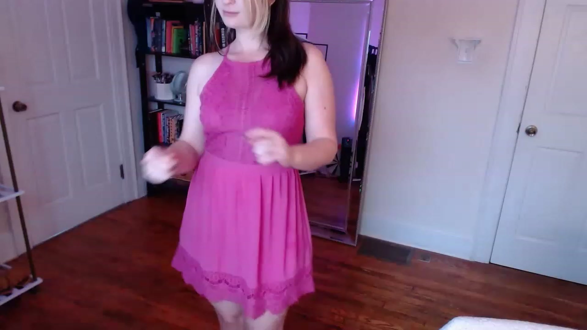 Gallery image thumbnail from TheFuckFairy's myfreecams stream on, 01/08/2023, 18:06 image 20 of 20