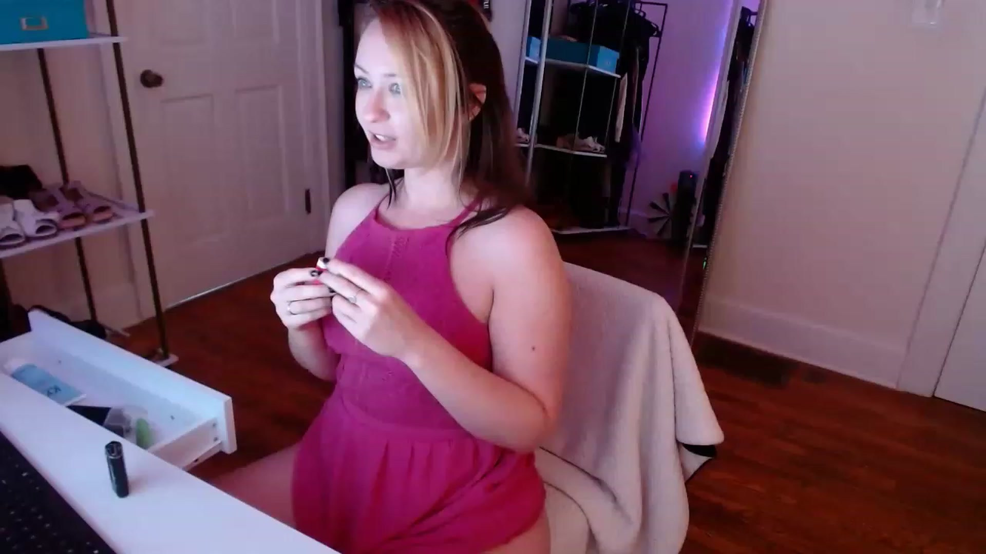 Gallery image thumbnail from TheFuckFairy's myfreecams stream on, 01/08/2023, 18:06 image 2 of 20