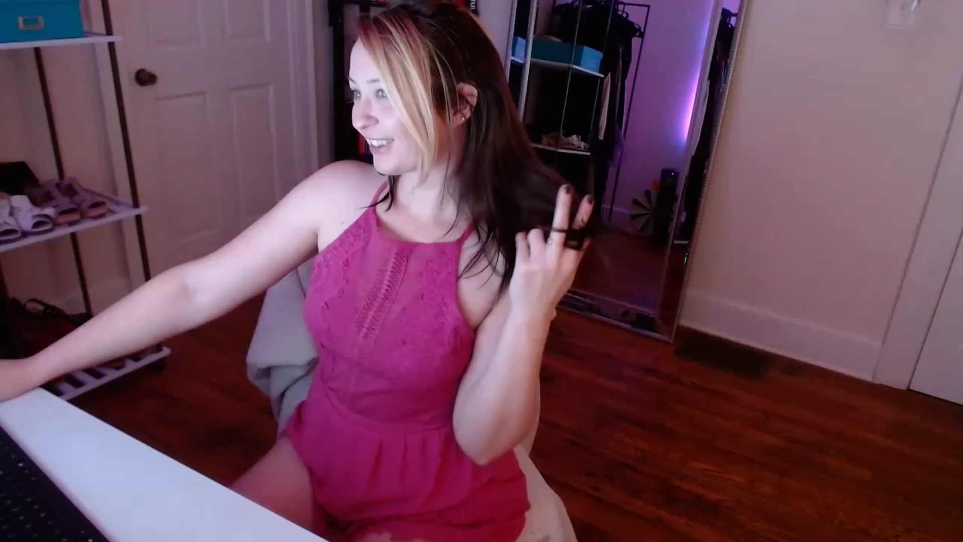 Gallery image thumbnail from TheFuckFairy's myfreecams stream on, 01/08/2023, 18:06 image 3 of 20